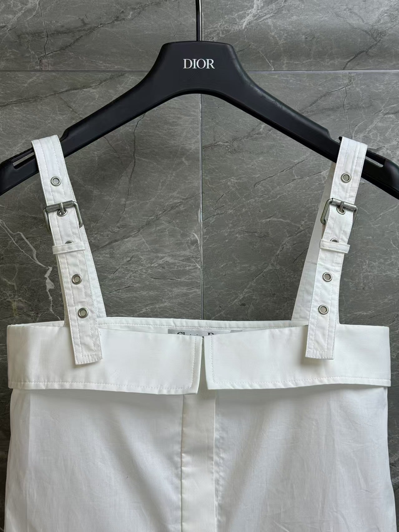 Sleeveless camisole shirt