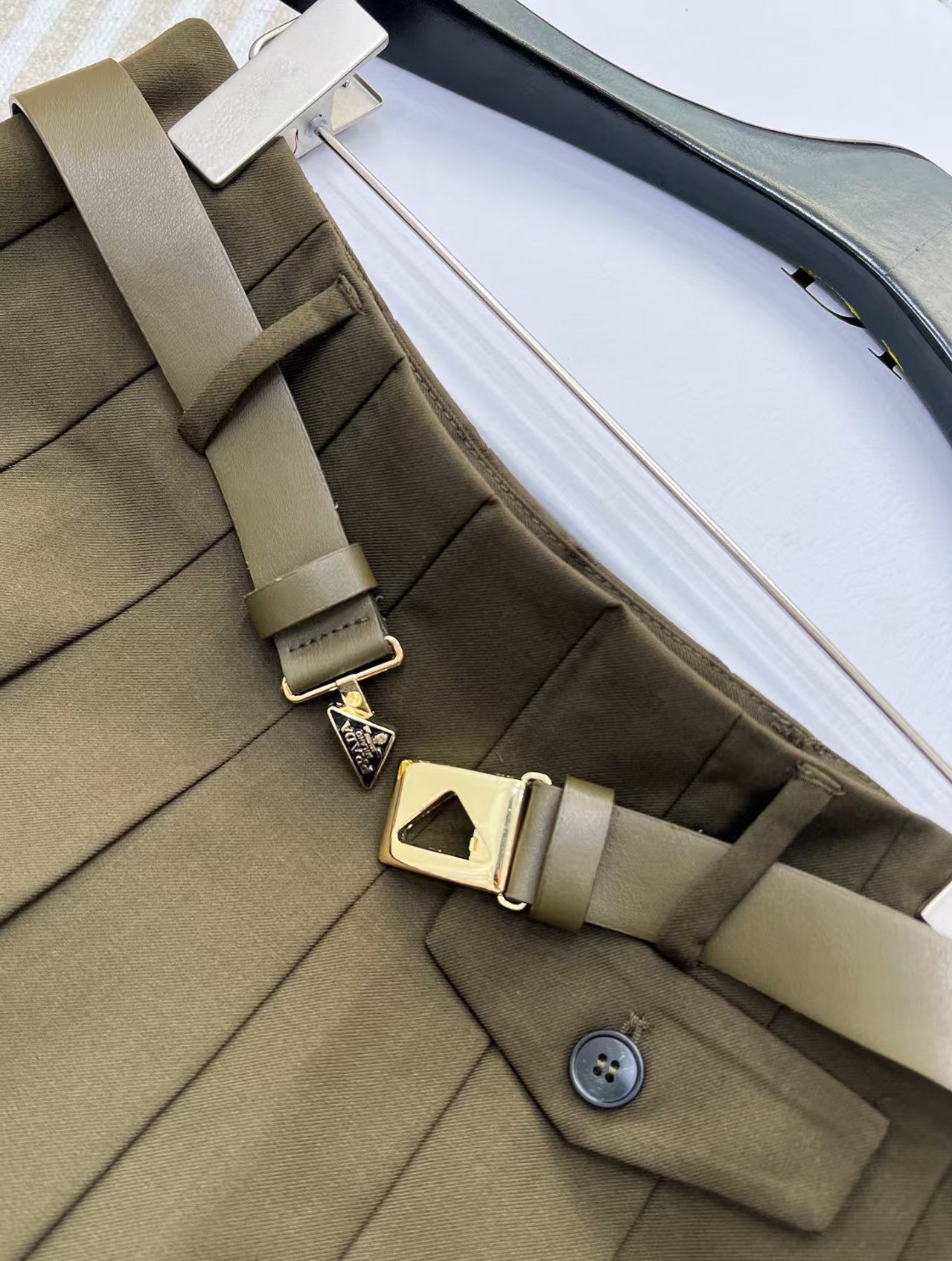 25 new army green belt pleated skirt