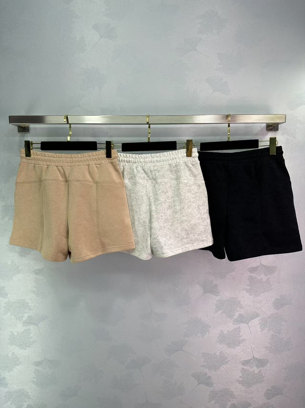 tricolor embroidered logo shorts