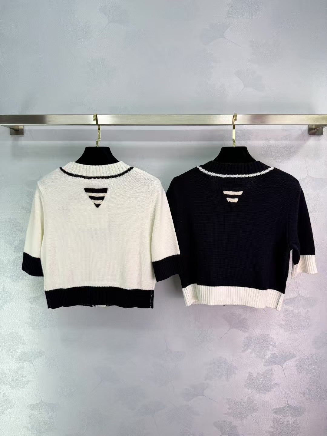 Contrast color knitted cardigan