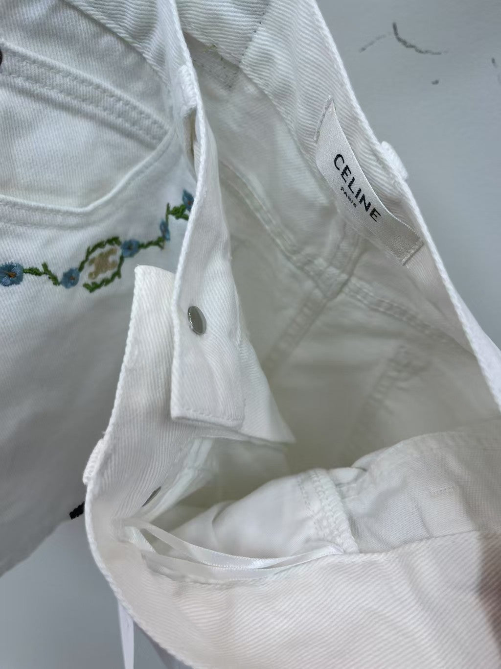 White denim shorts with embroidered letters