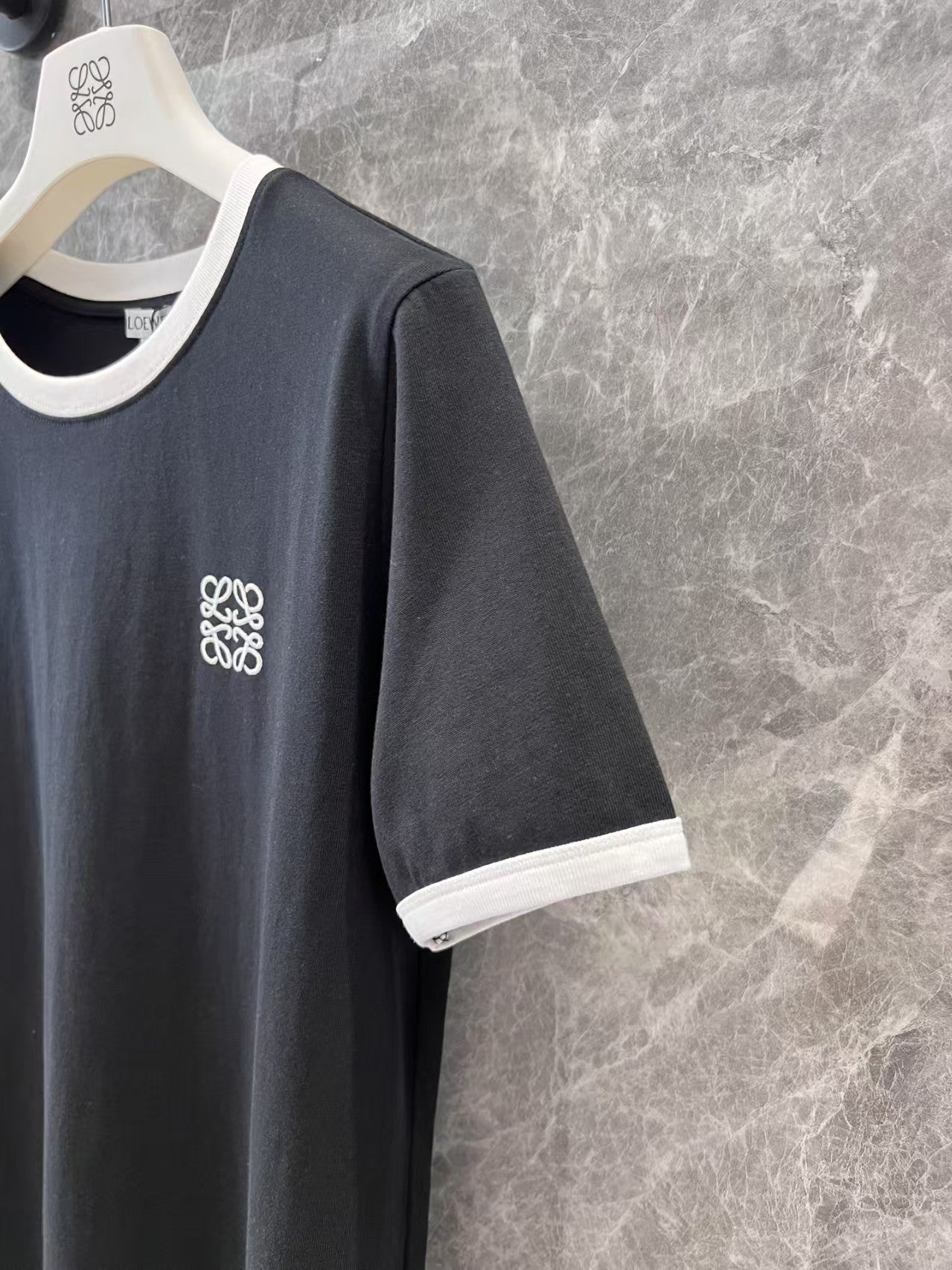 Embroidered crew neck short sleeve T-shirt