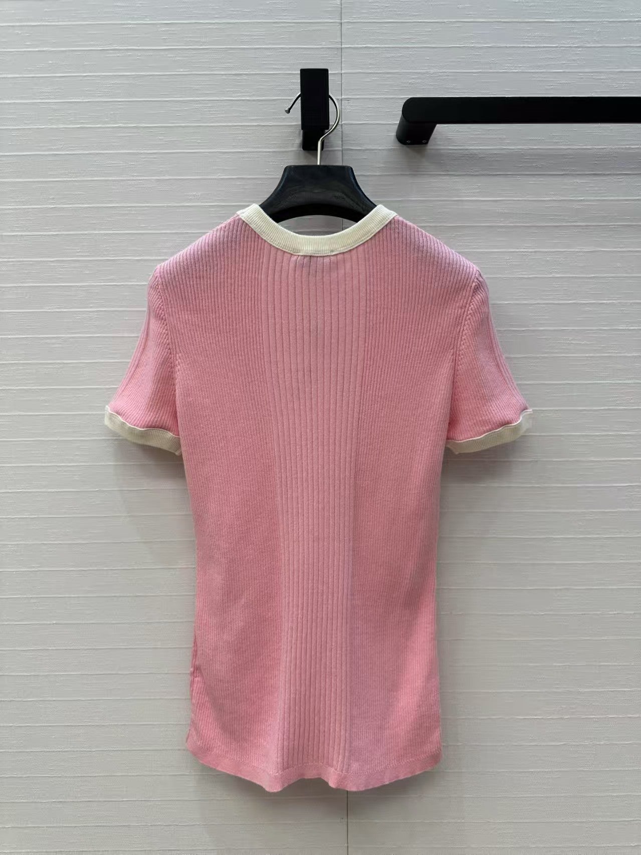 Contrast color slim fit knit top