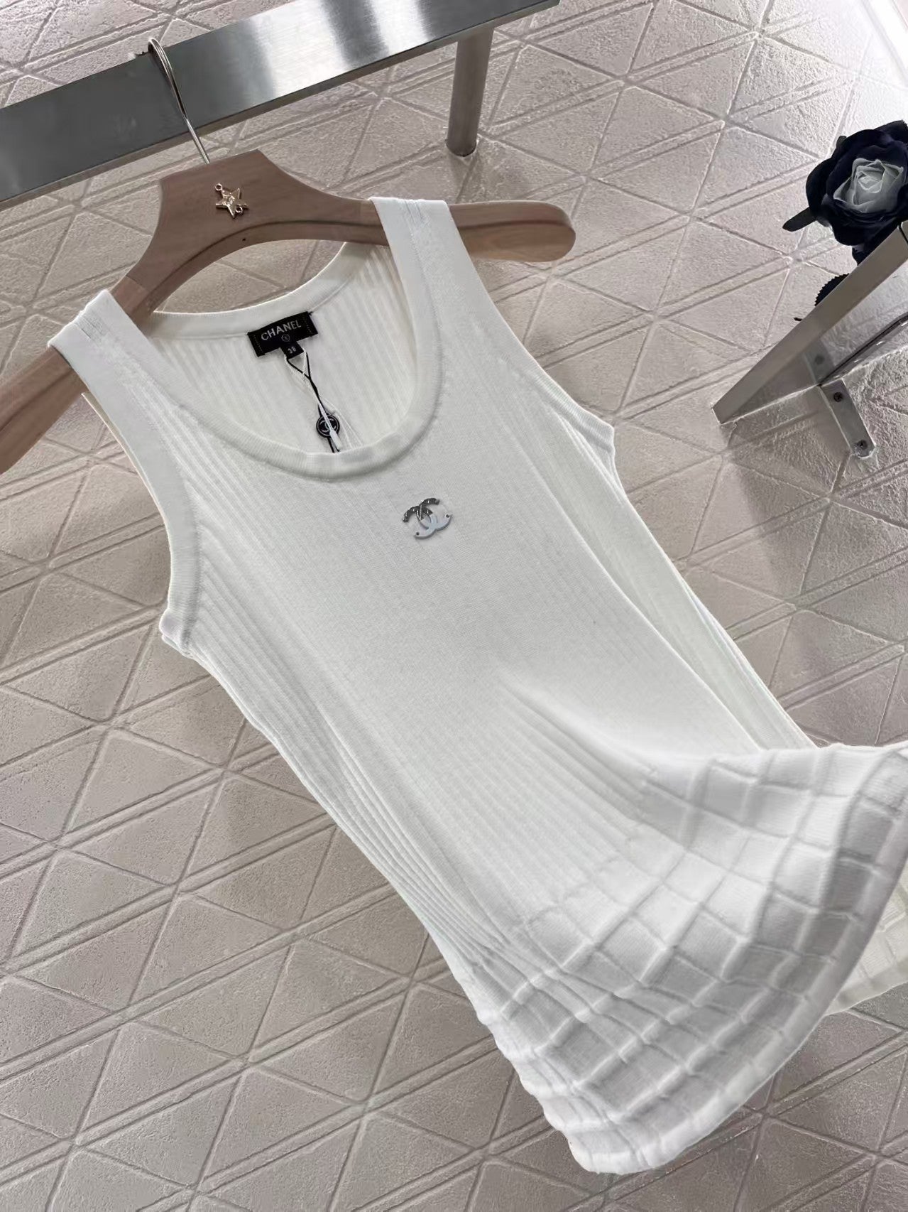 3D pattern knitted vest