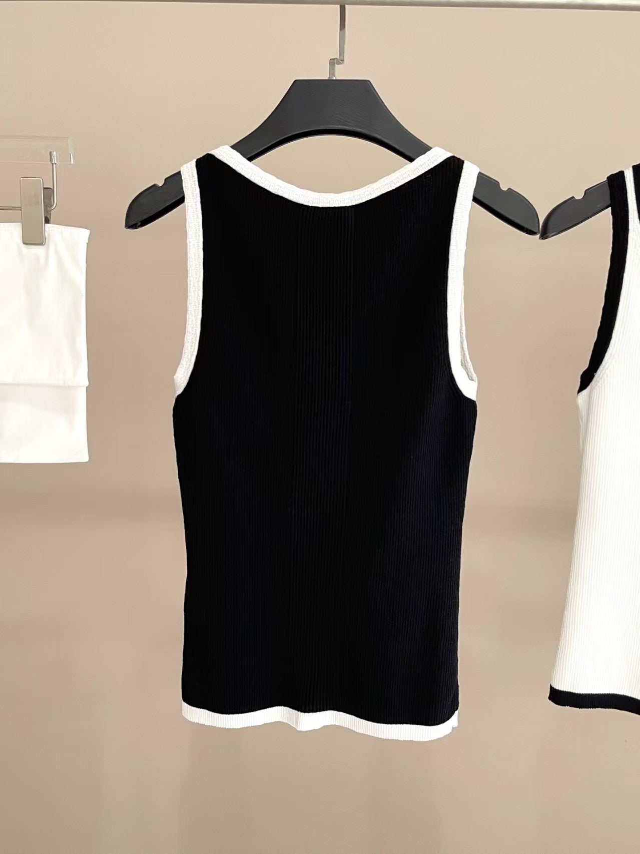 Colorblock trim slim fit vest