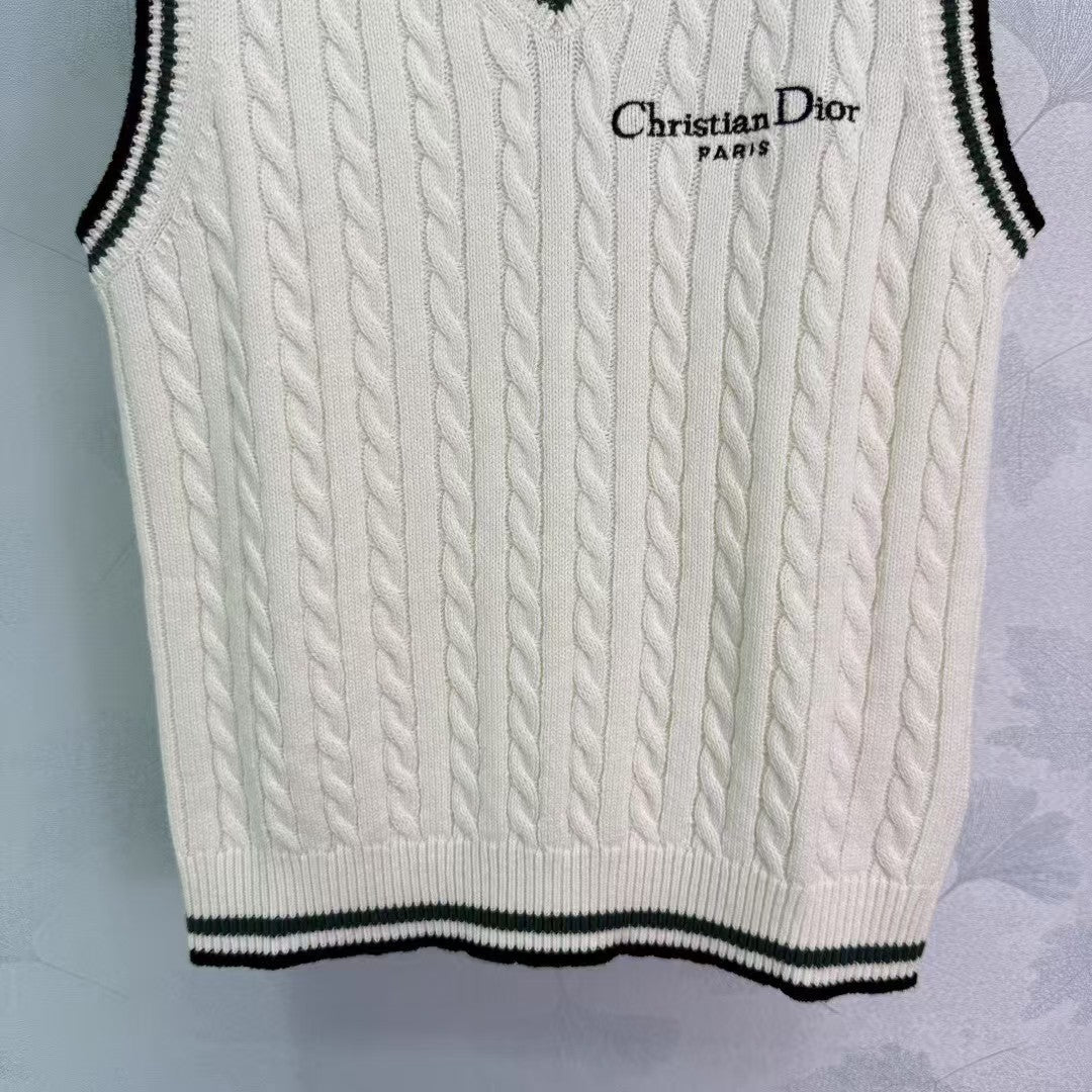 New V-neck knitted vest