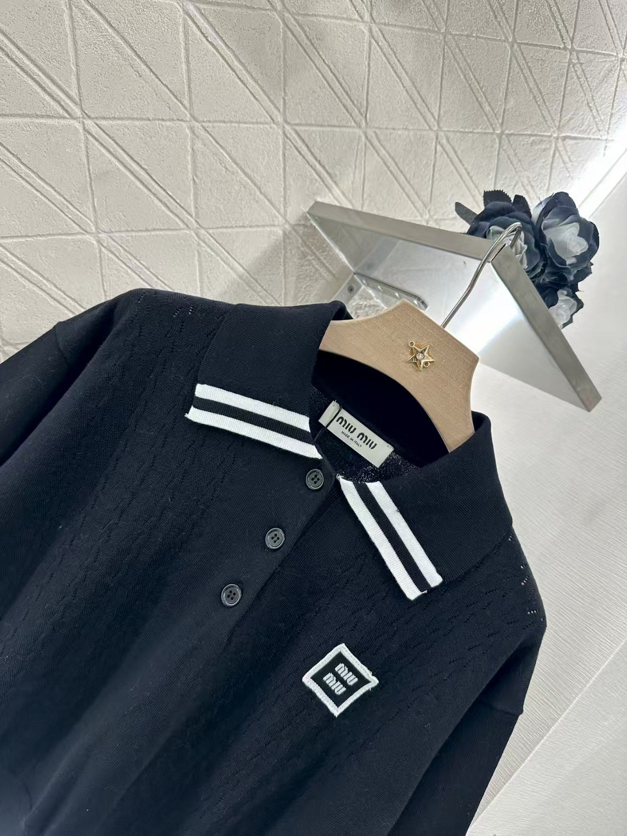 Cropped lapel knit top