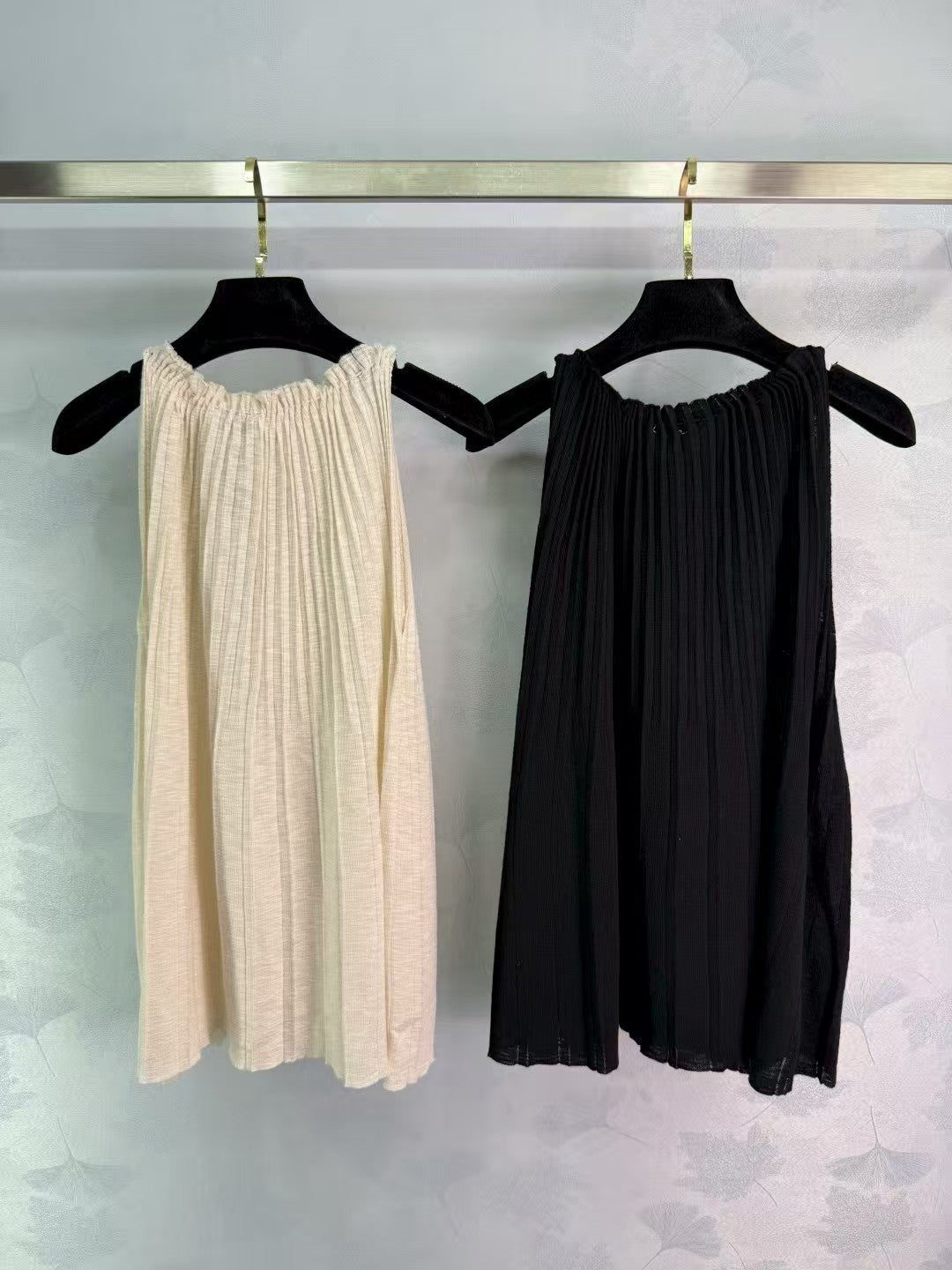 Halter neck pleated knitted vest