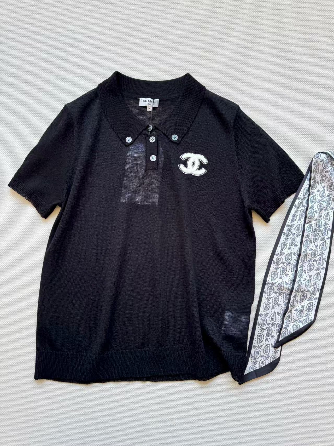 Thin knitted short sleeves + silk scarf