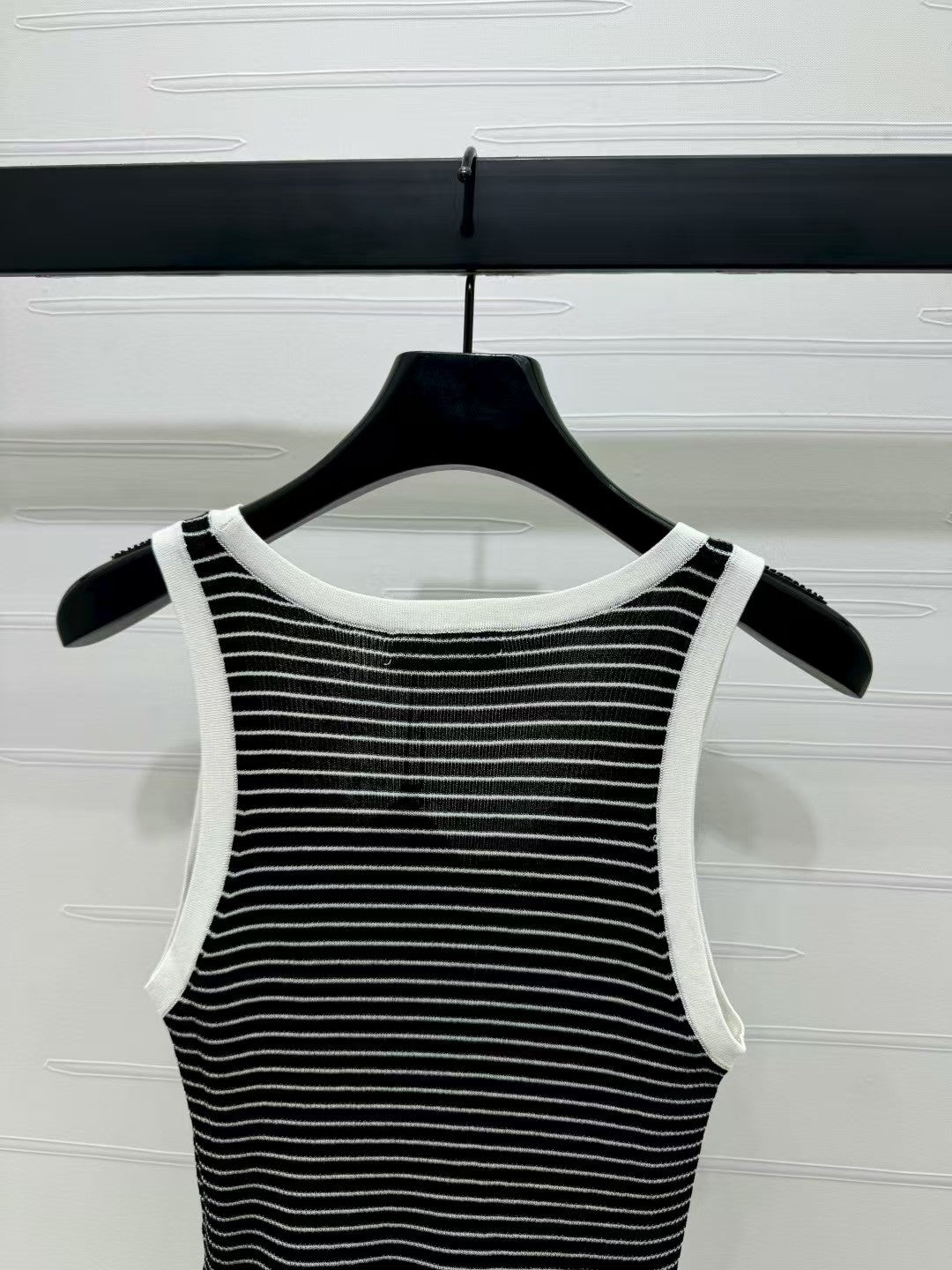 New striped knitted vest