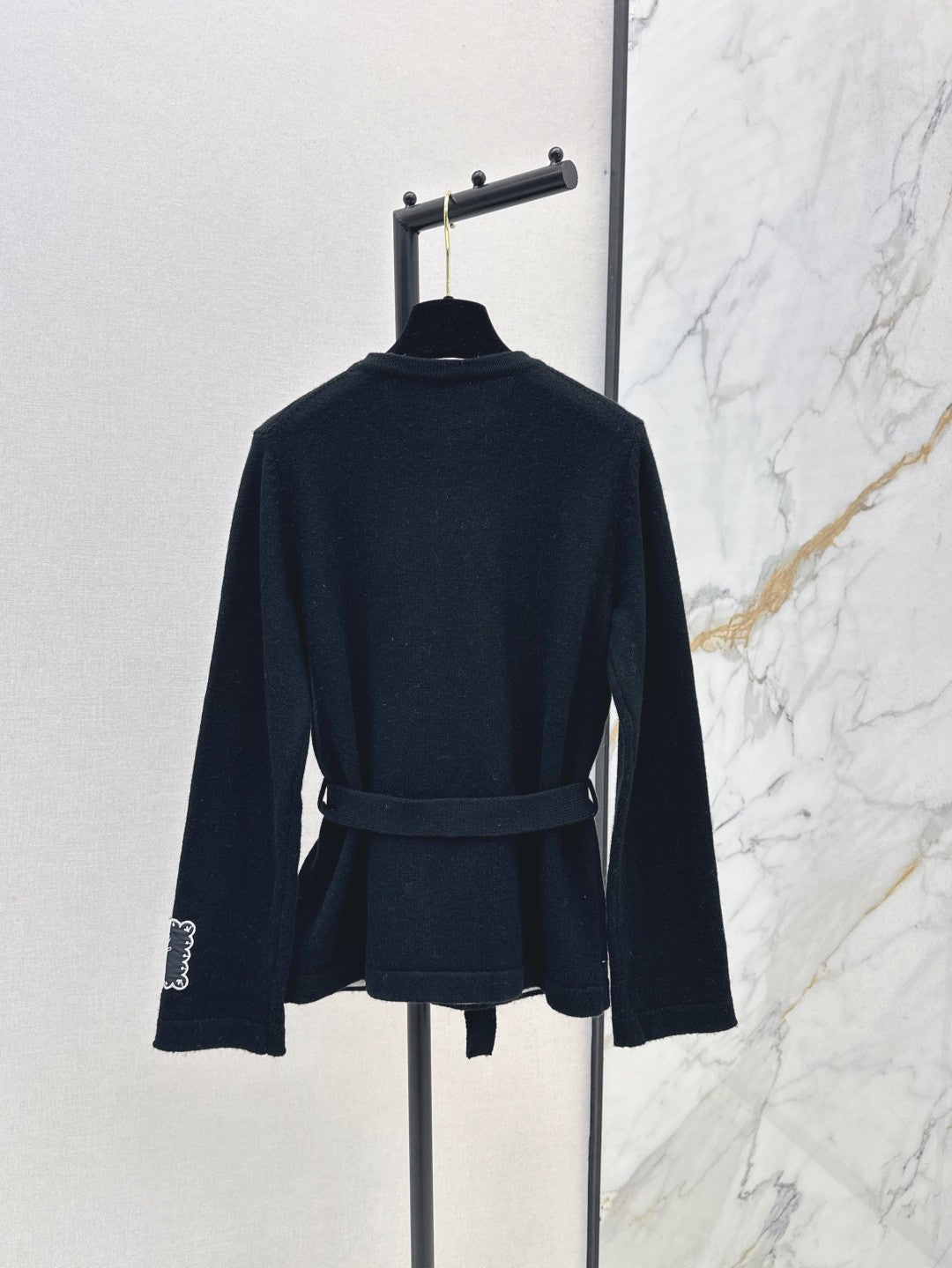 Latest contrast collar knitted cardigan