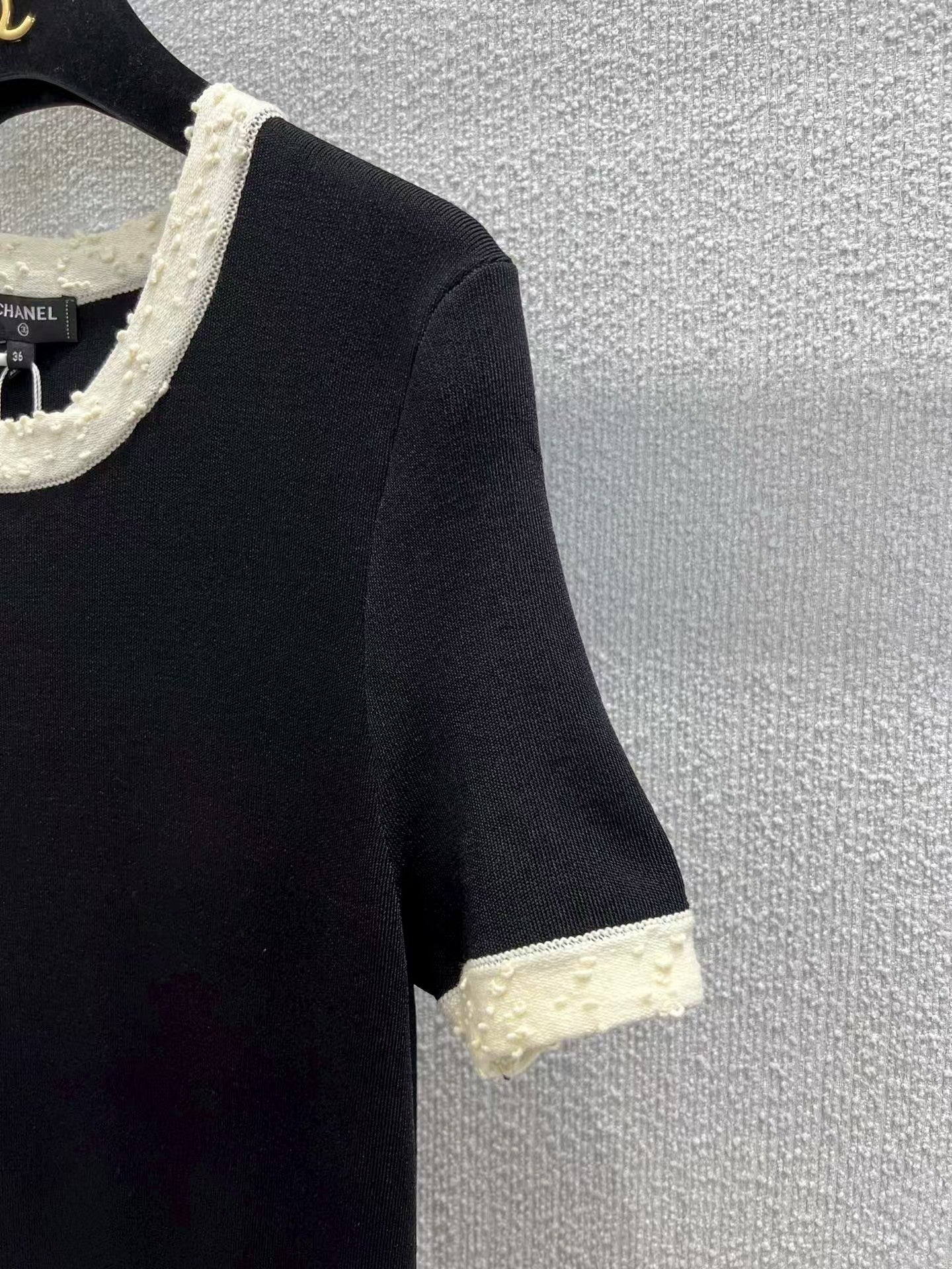 Black and white contrast knitted short-sleeved dress