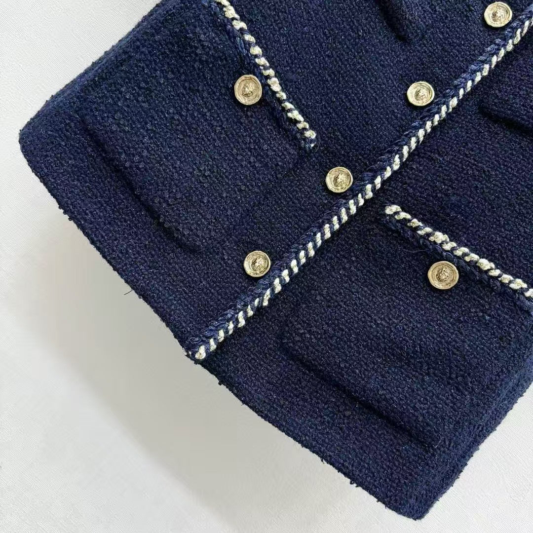 Braided dress with short sleeves and tied hem