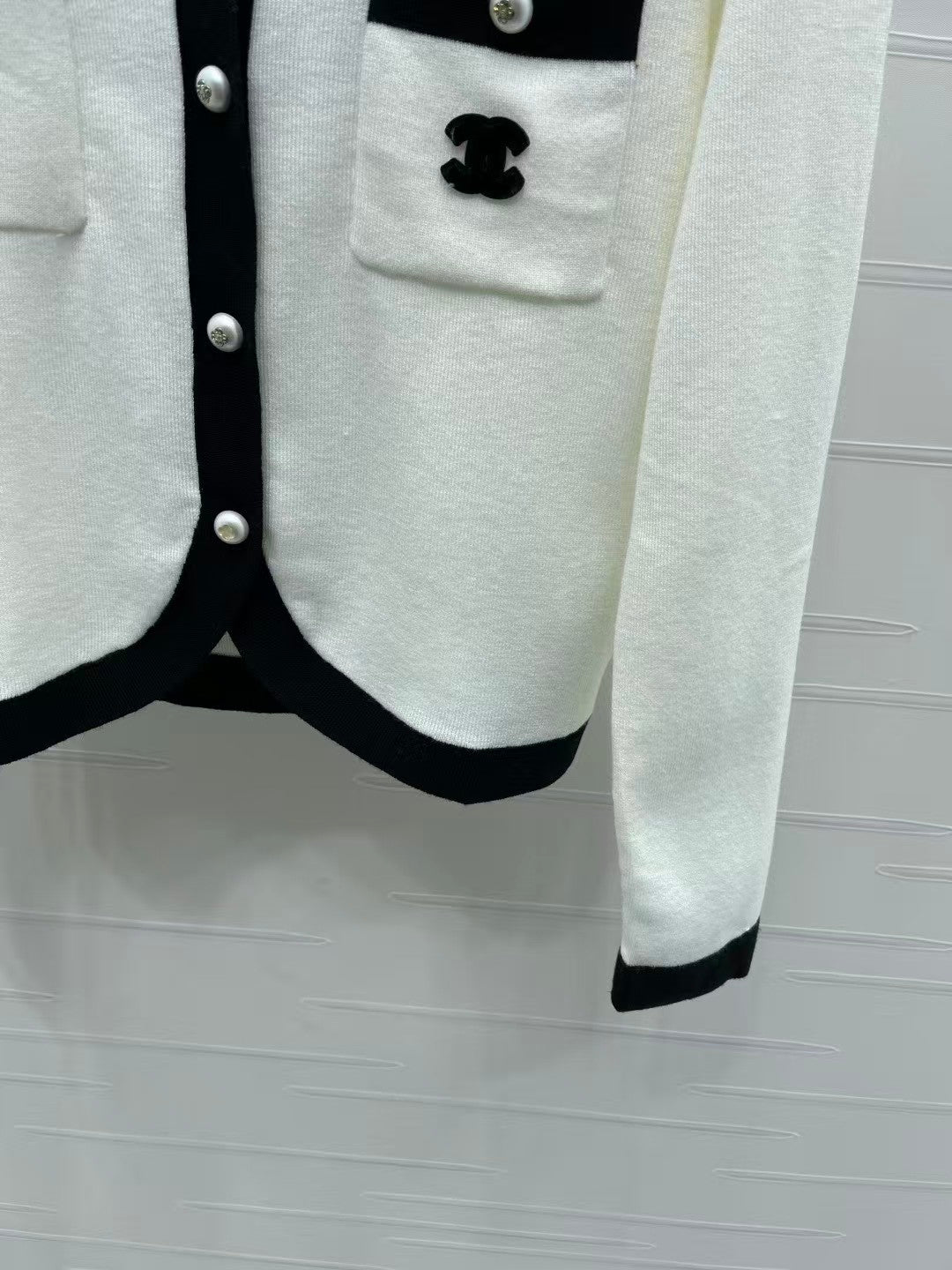 New contrast color knitted cardigan