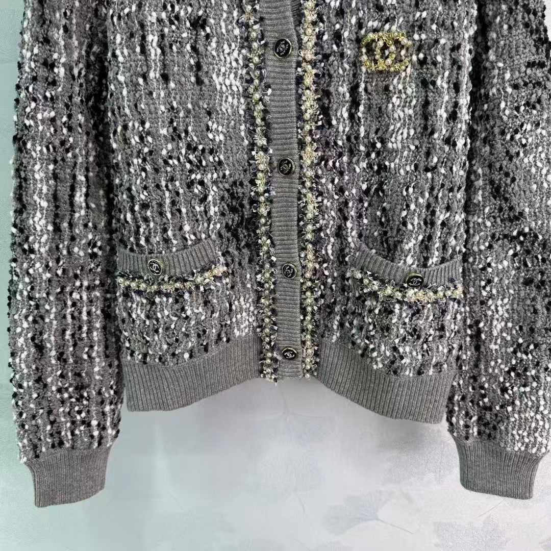 New early autumn round neck knitted cardigan