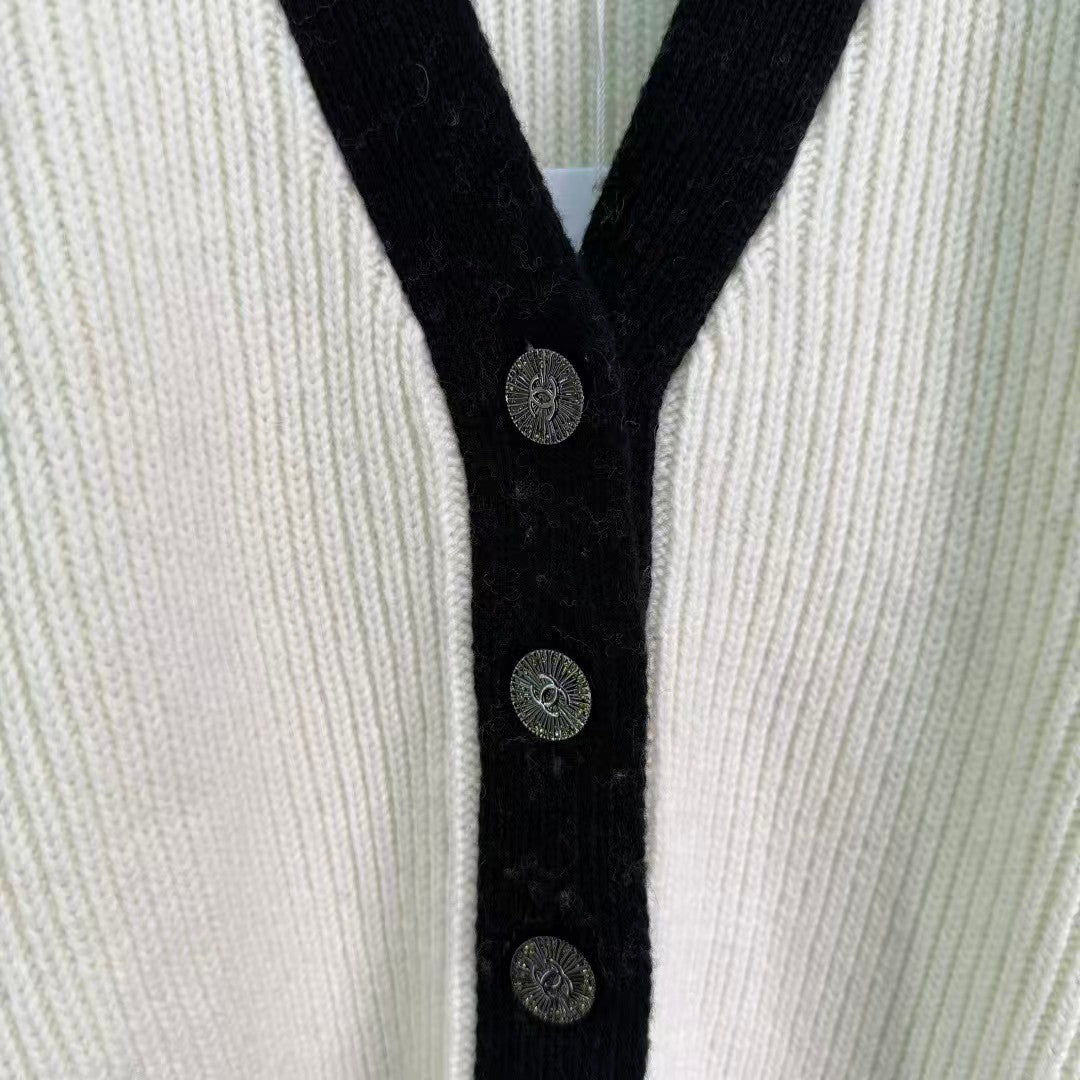 New Early Autumn V-neck Knitted Cardigan