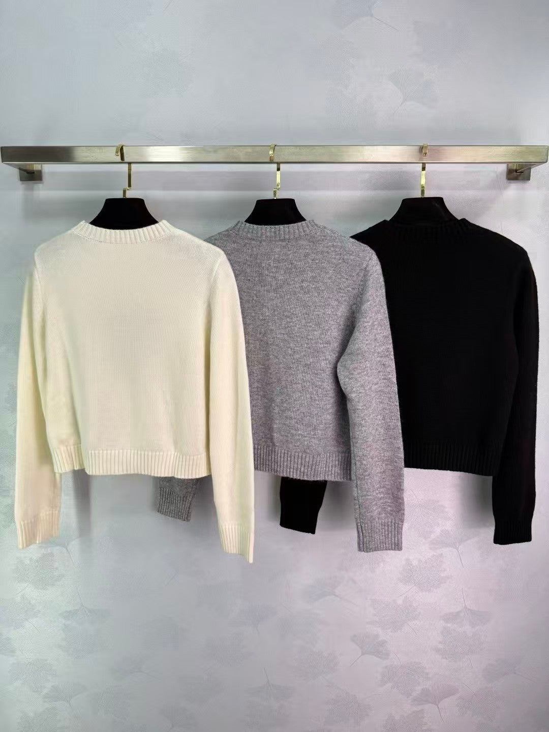 New knitted crew neck sweater