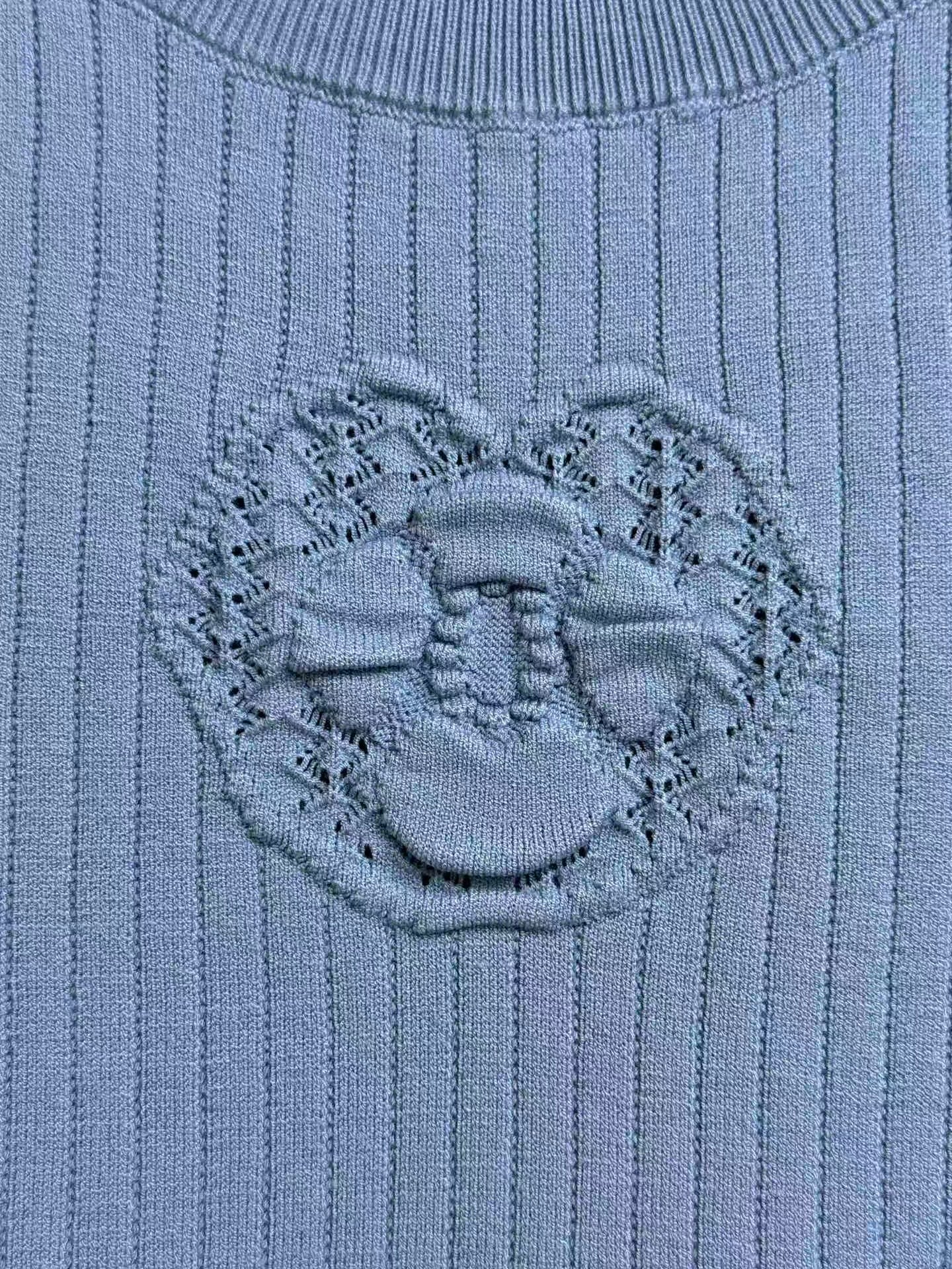Camellia knitted short-sleeved top