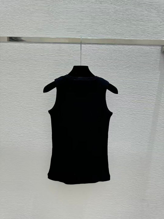 26. Solid-Color Simple Knit Vest