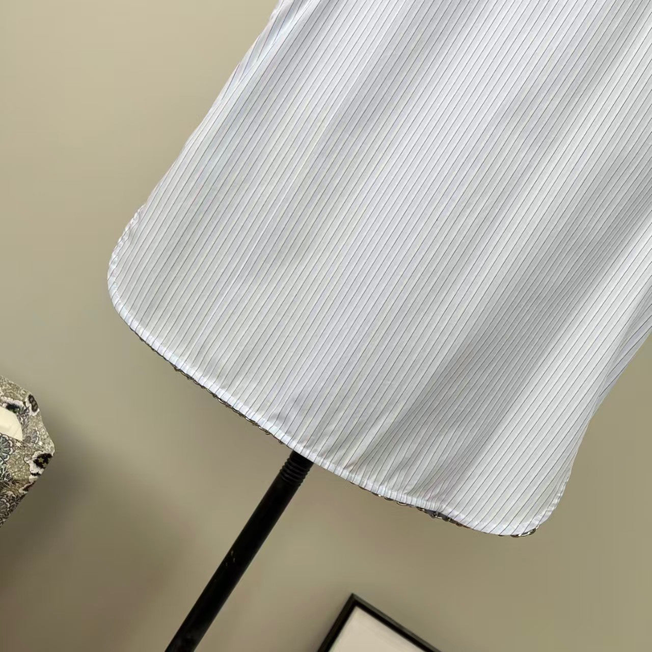 26SS New Pearl Button Sleeveless Striped Shirt