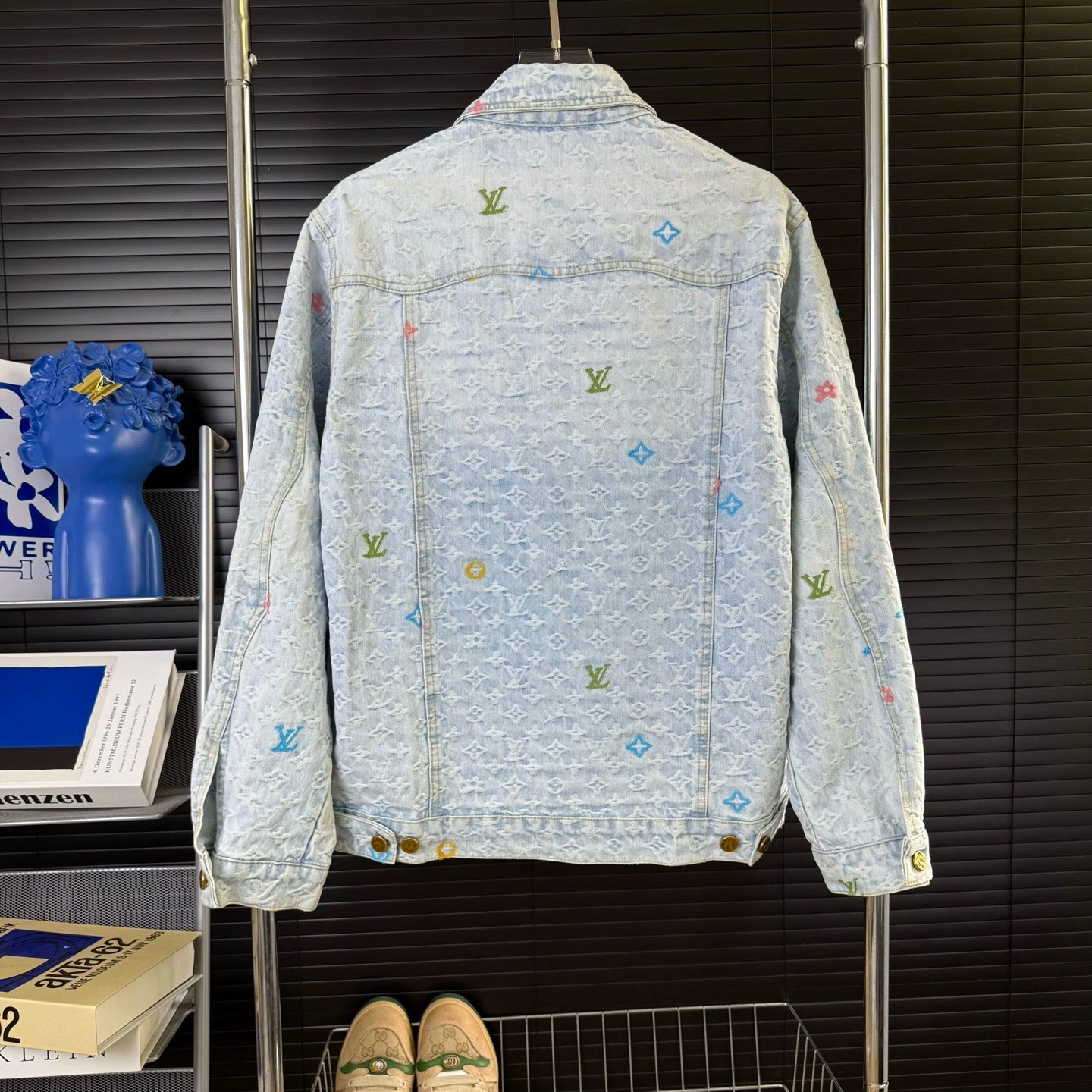 Small flower embroidery washed denim denim jacket