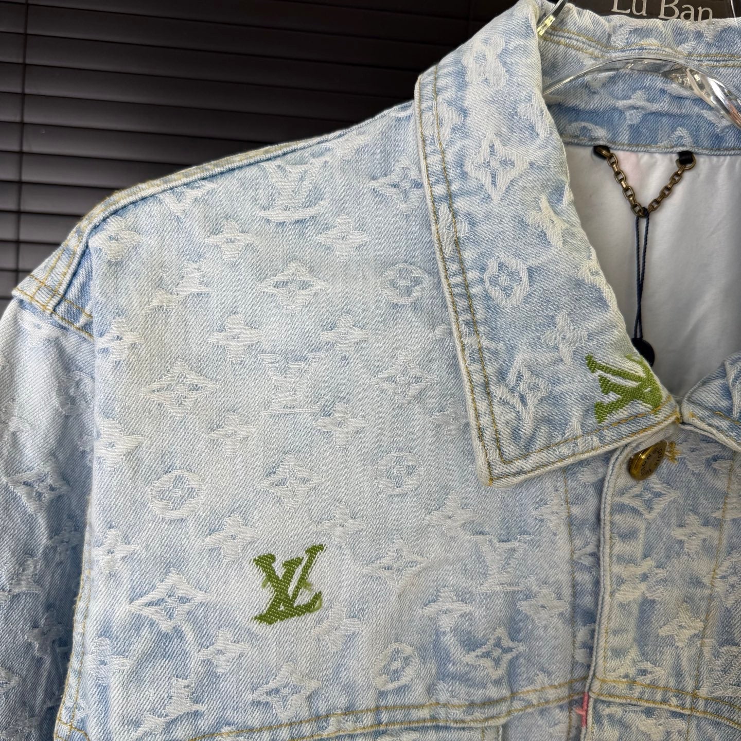 Small flower embroidery washed denim denim jacket