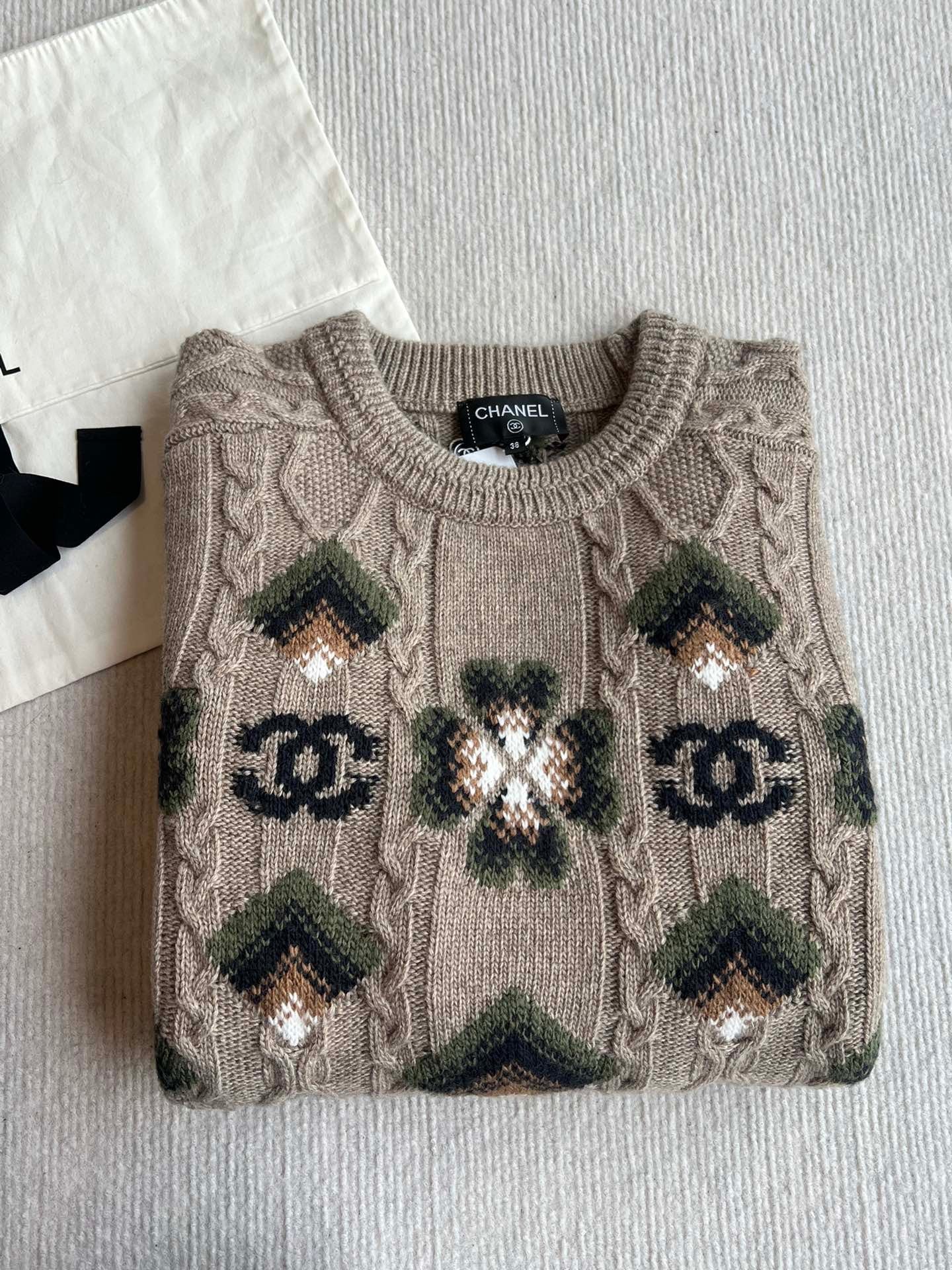 Ski series college style jacquard round neck sweater