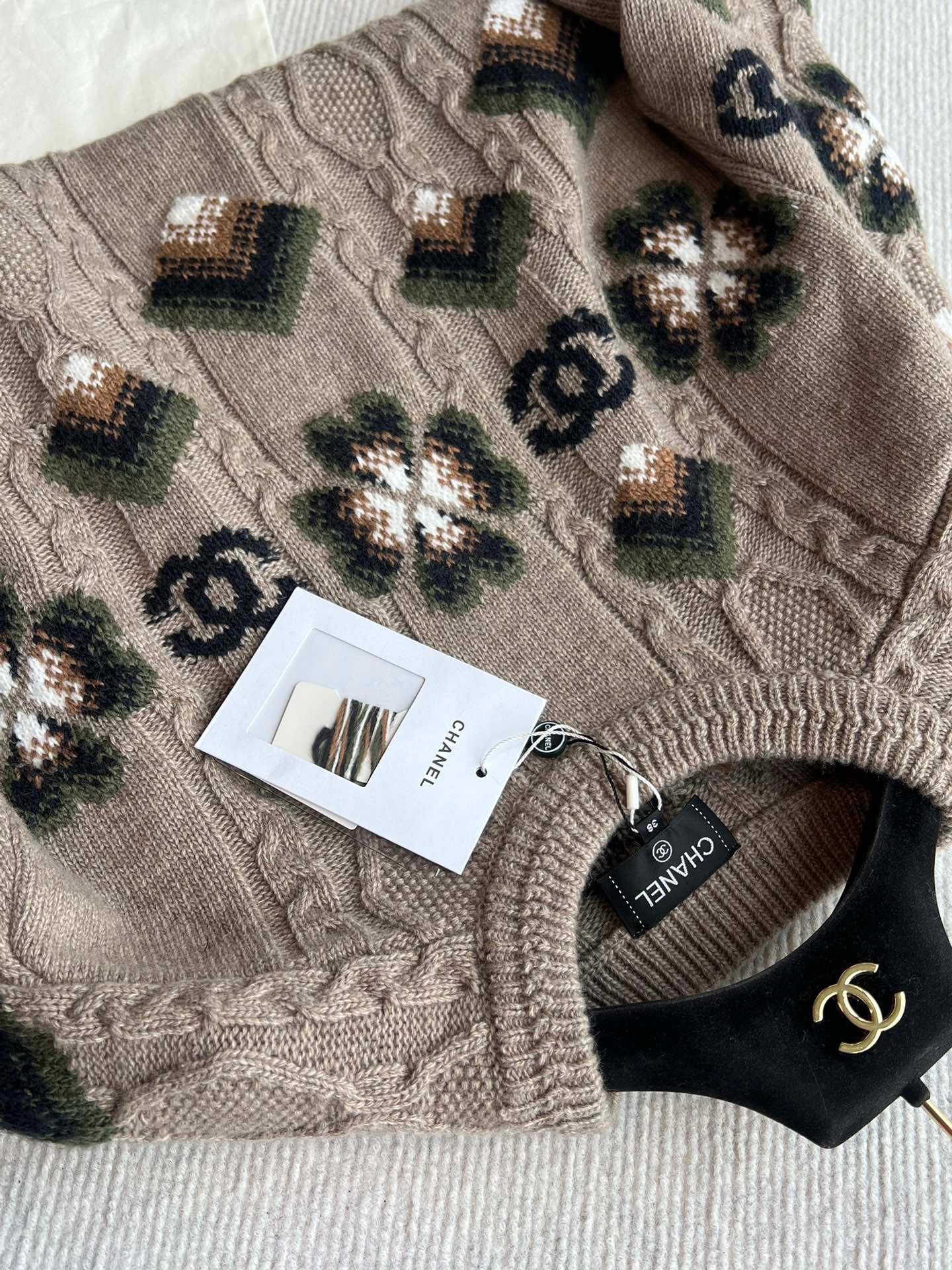 Ski series college style jacquard round neck sweater