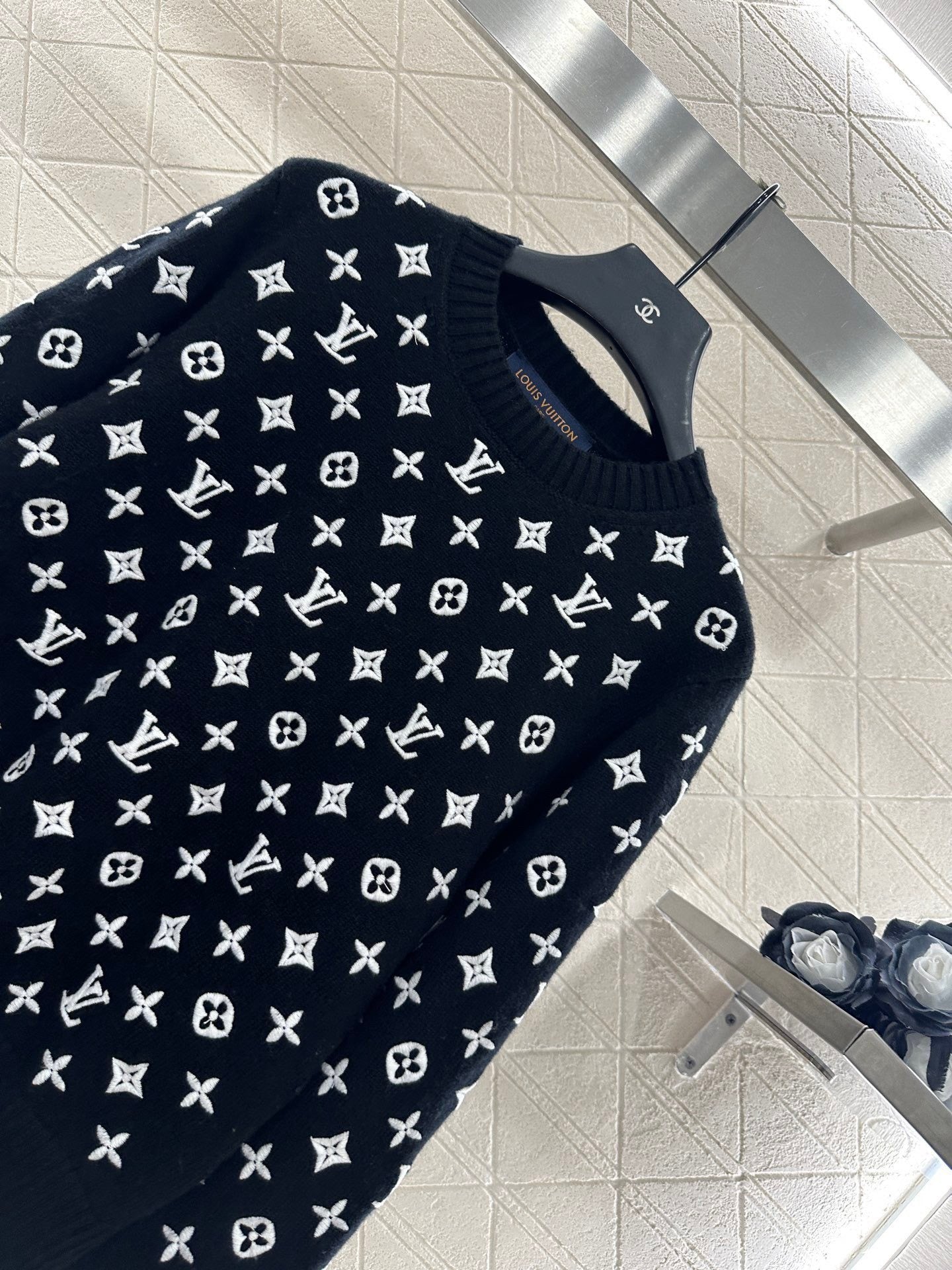 The latest series of embroidered jacquard pullover sweaters for early autumn