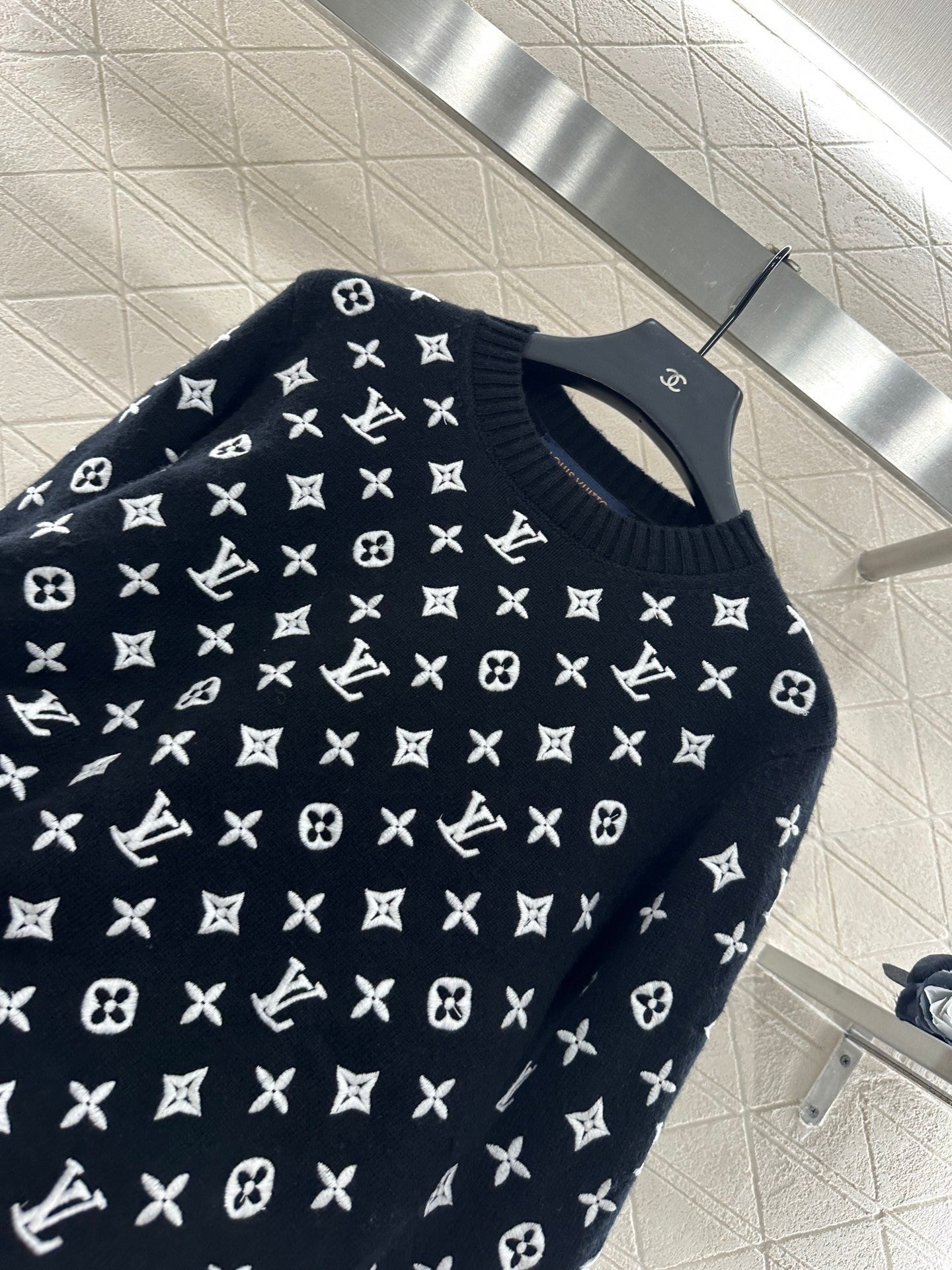 The latest series of embroidered jacquard pullover sweaters for early autumn