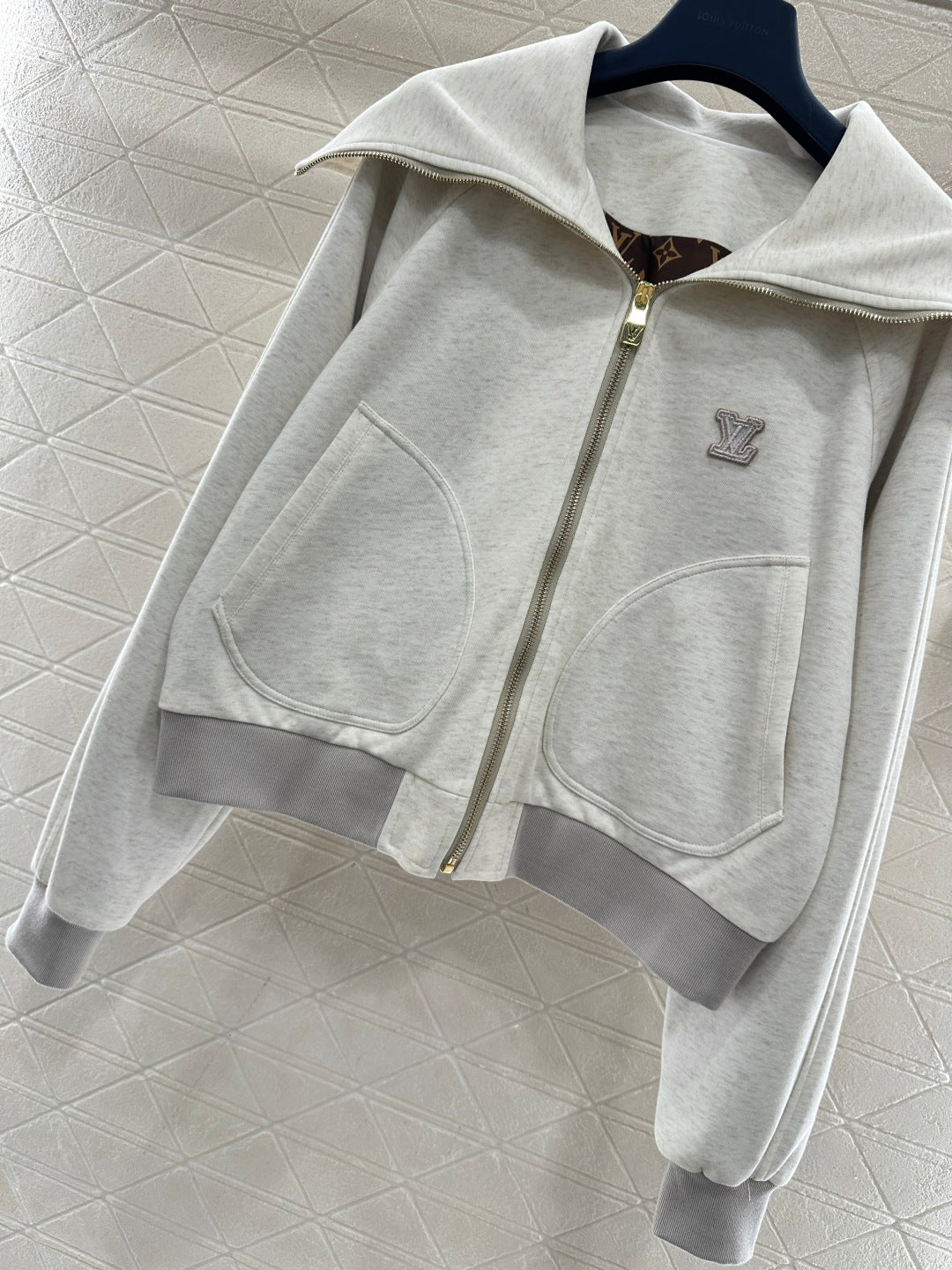 Lapel collar zip-up jacket and trousers set