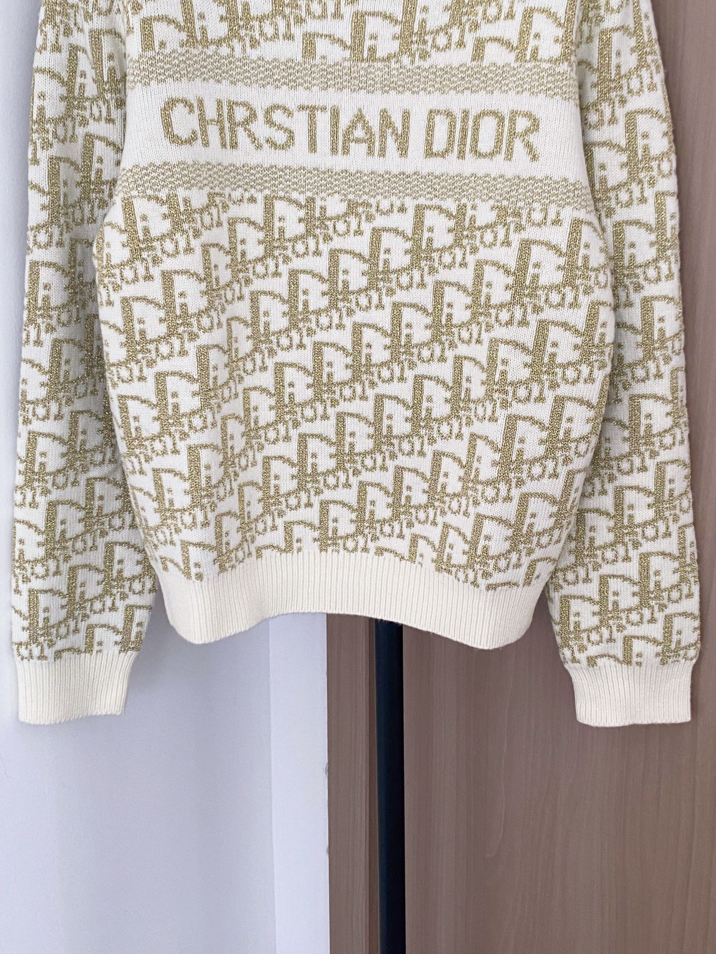 Jacquard knit sweater with a round neckline