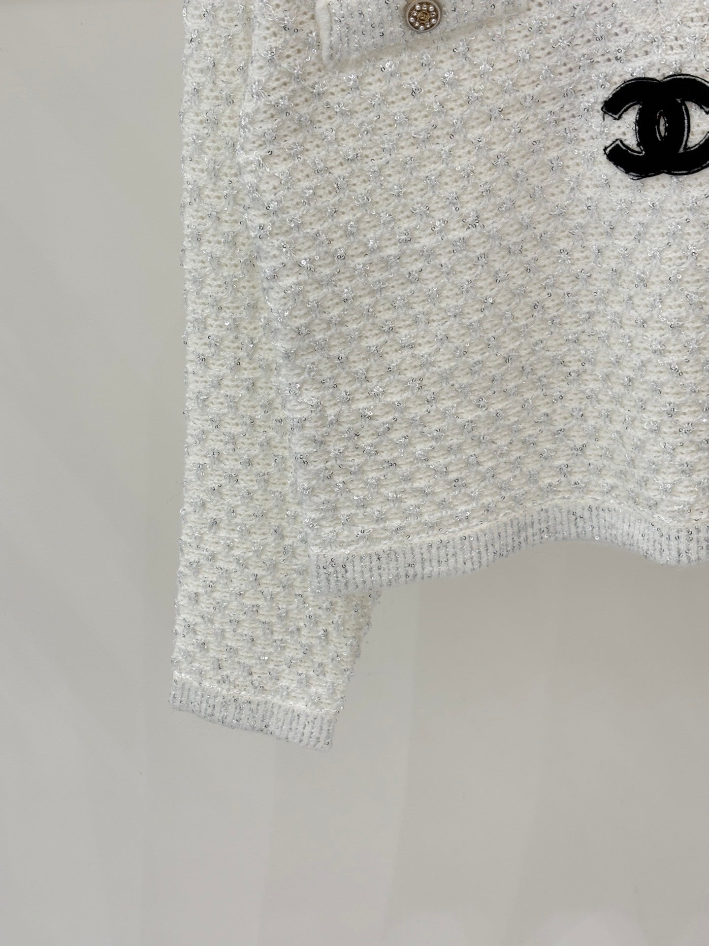 Three-dimensional jacquard heavy-duty knitted long-sleeved top