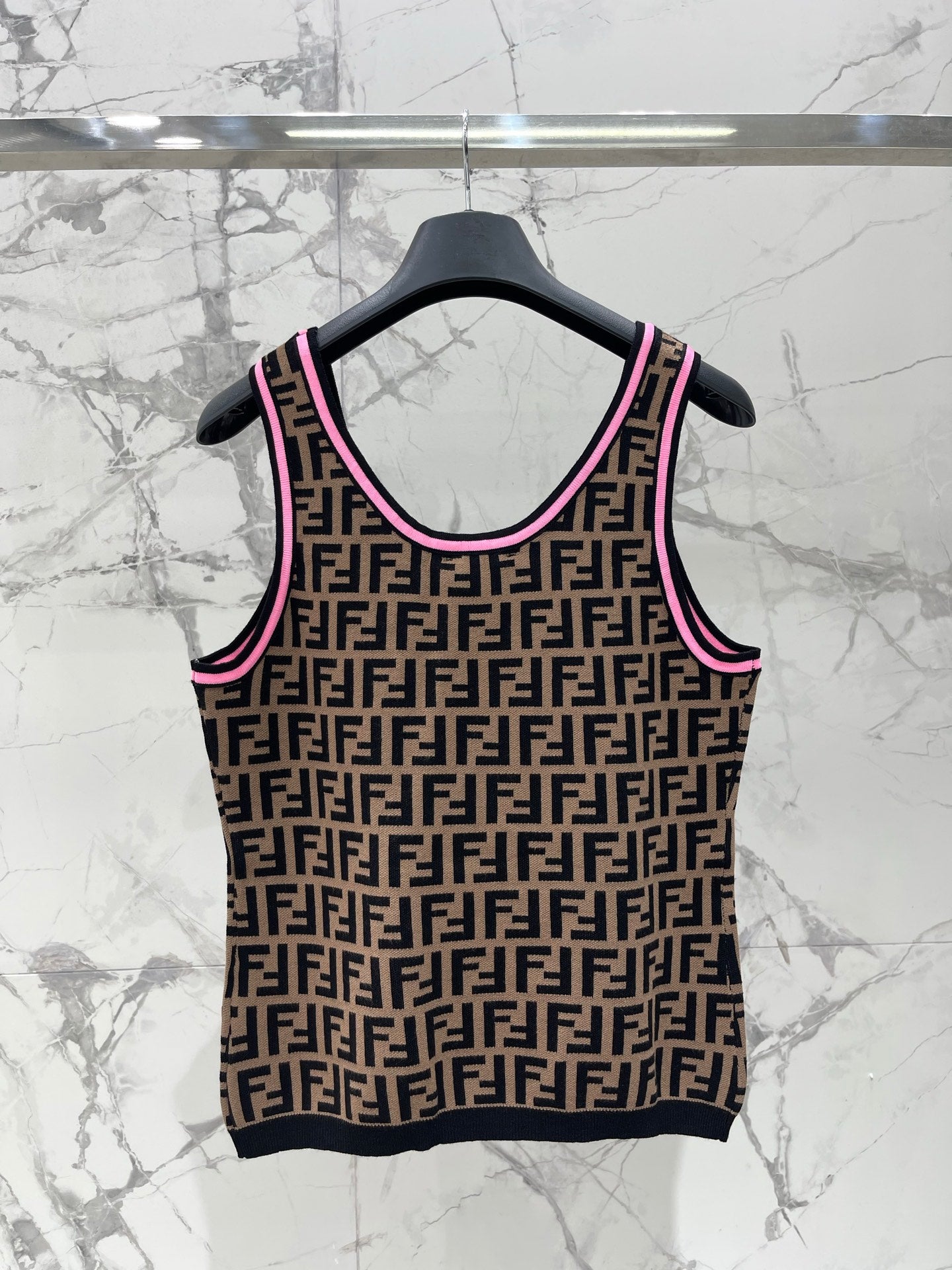 26 New Jacquard U-Neck Letter Vest