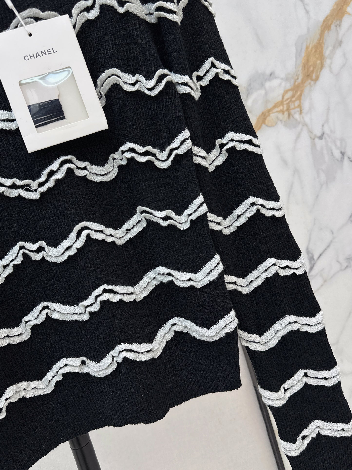 26 Newest Wave Pattern Knit Top