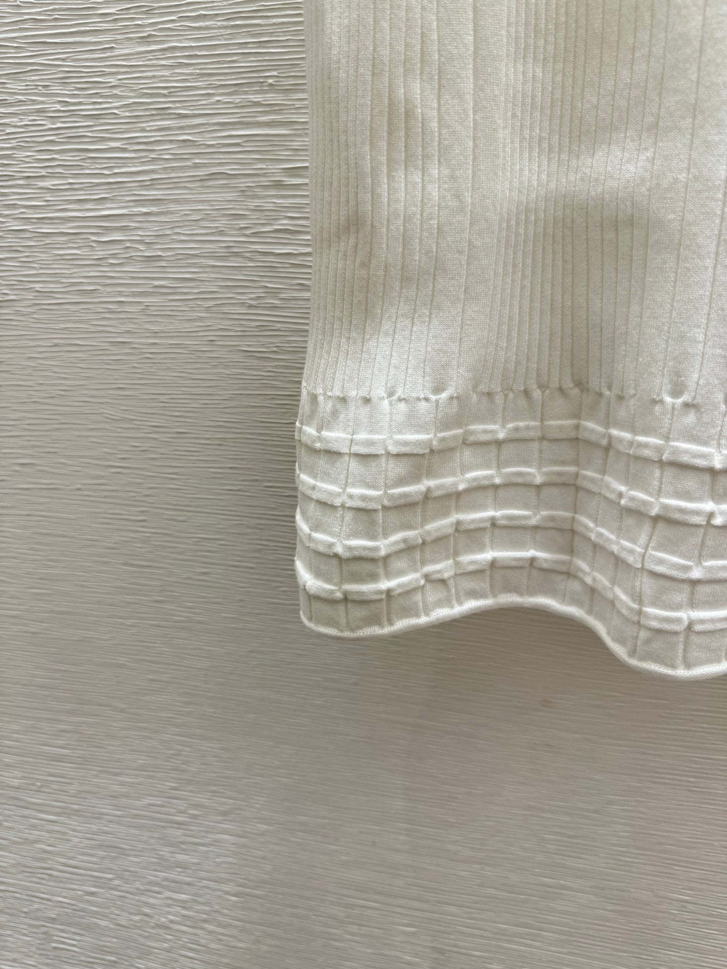 26. Simple Crew-Neck Knitted Vest