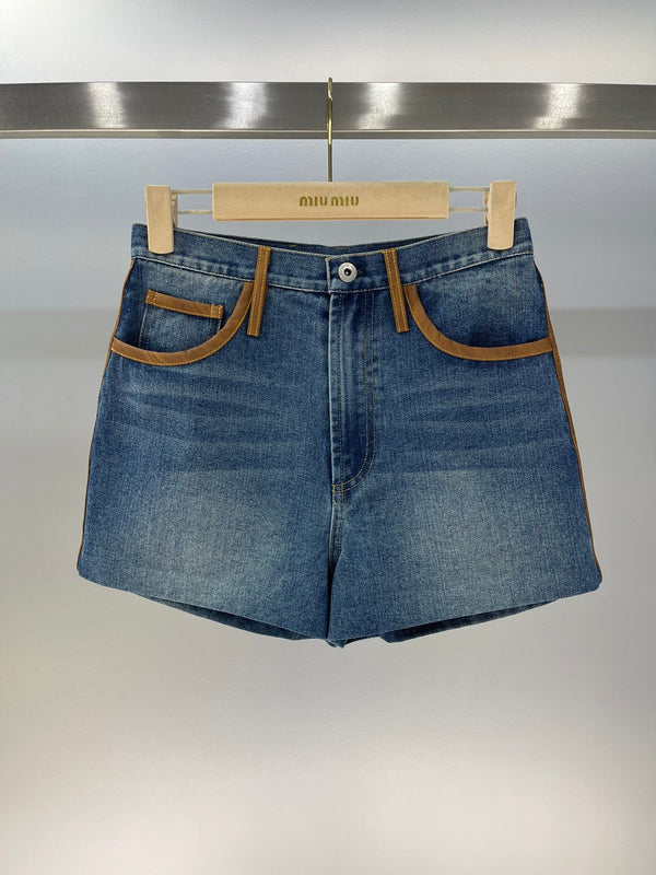 Pantalones cortos con parche bordado y letras de bolsillo falso