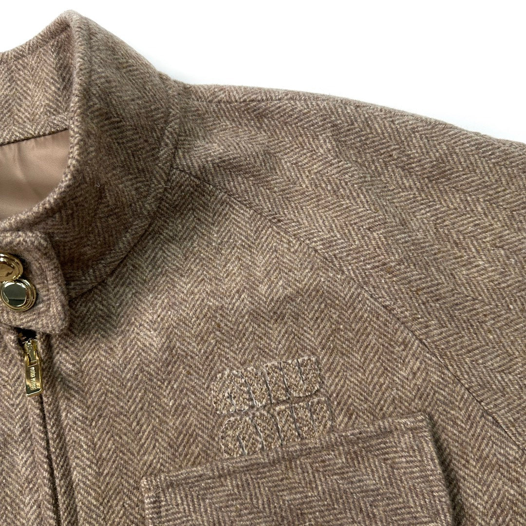 Brown stand-up collar suit