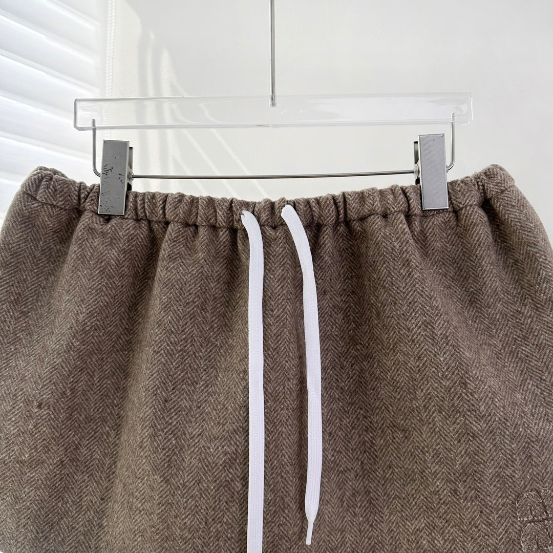 Brown stand-up collar suit