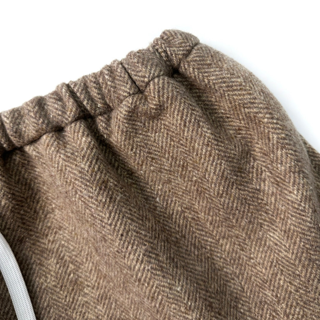 Brown stand-up collar suit