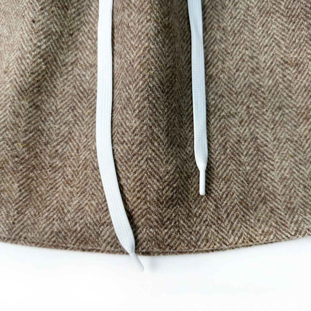 Brown stand-up collar suit