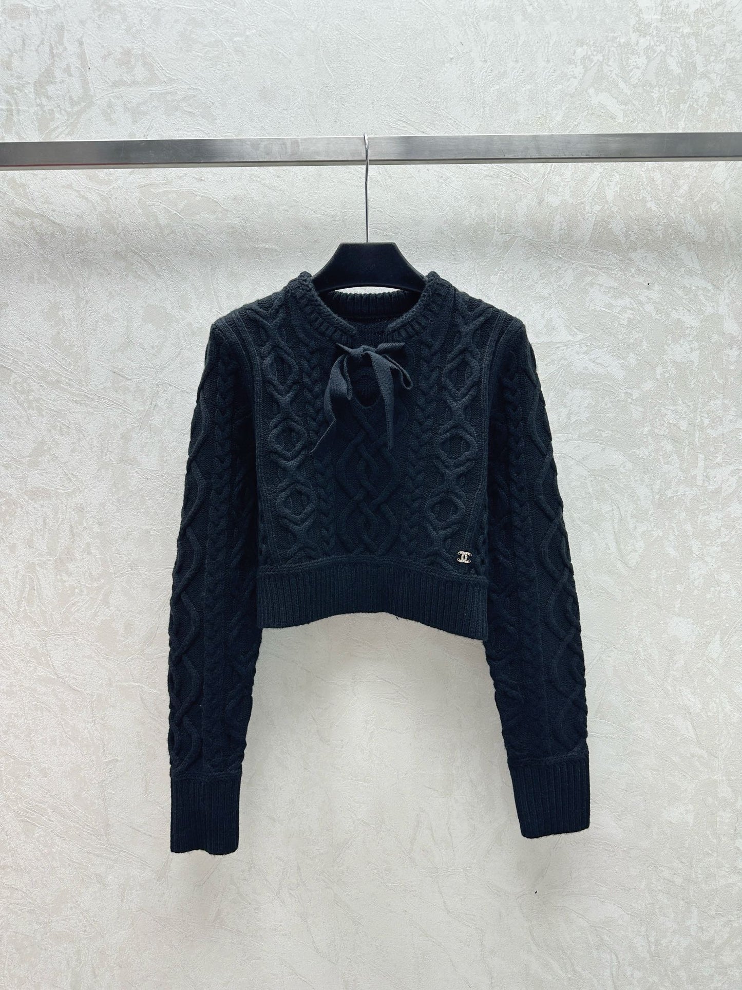 Cashmere cable-knit bow-tie crewneck long-sleeved top