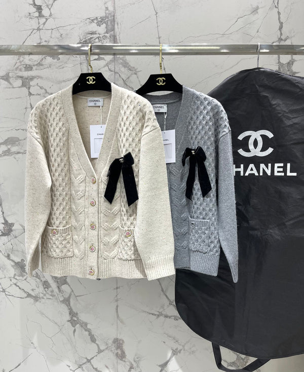 25 Latest Double Pocket V-neck Knitted Cardigan