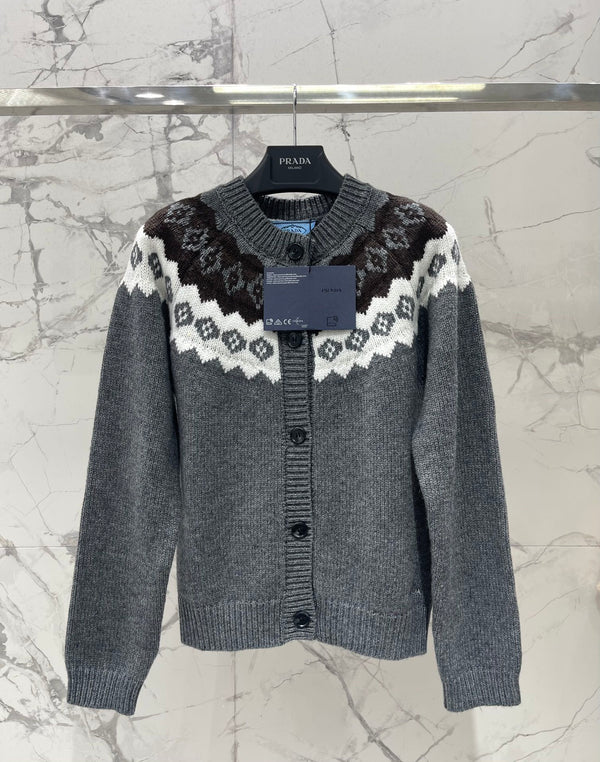 25 new retro round neck knitted cardigan