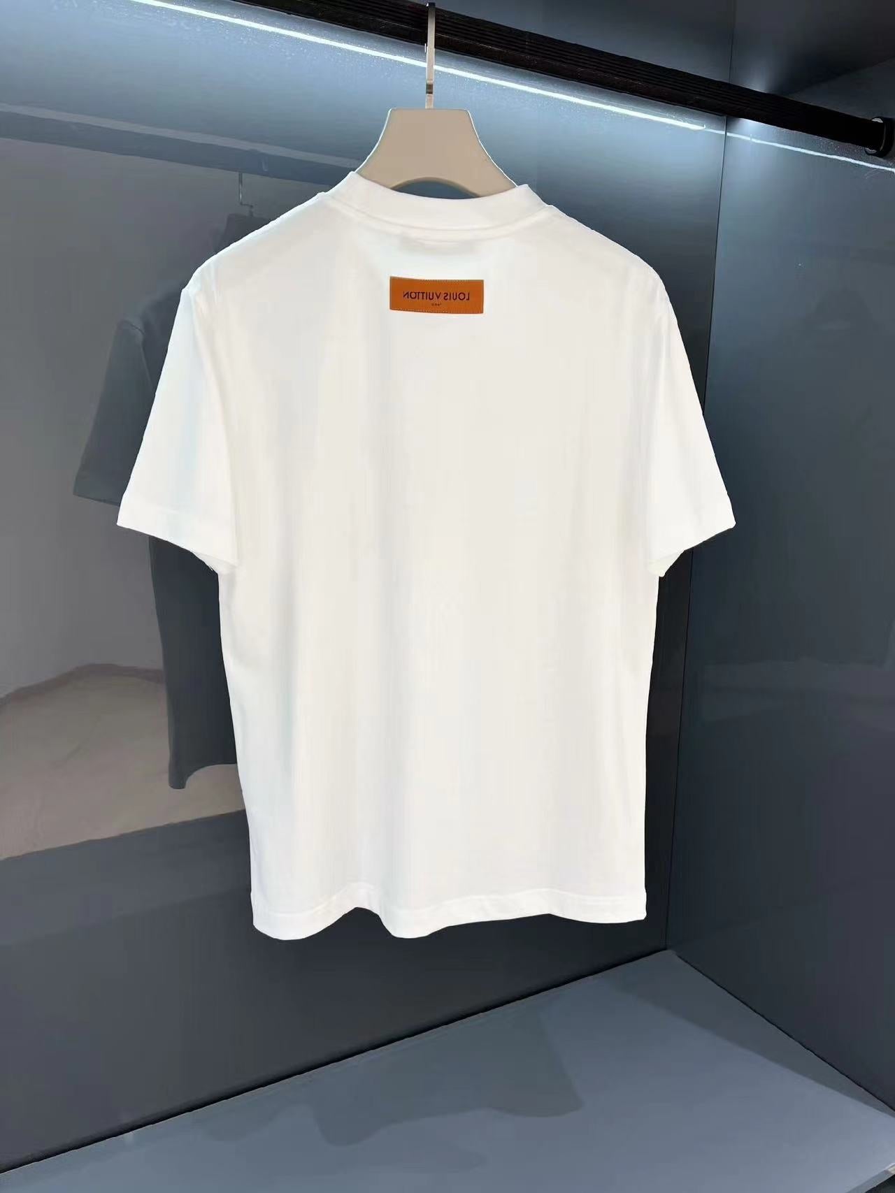 Short sleeve lettering logo on chest