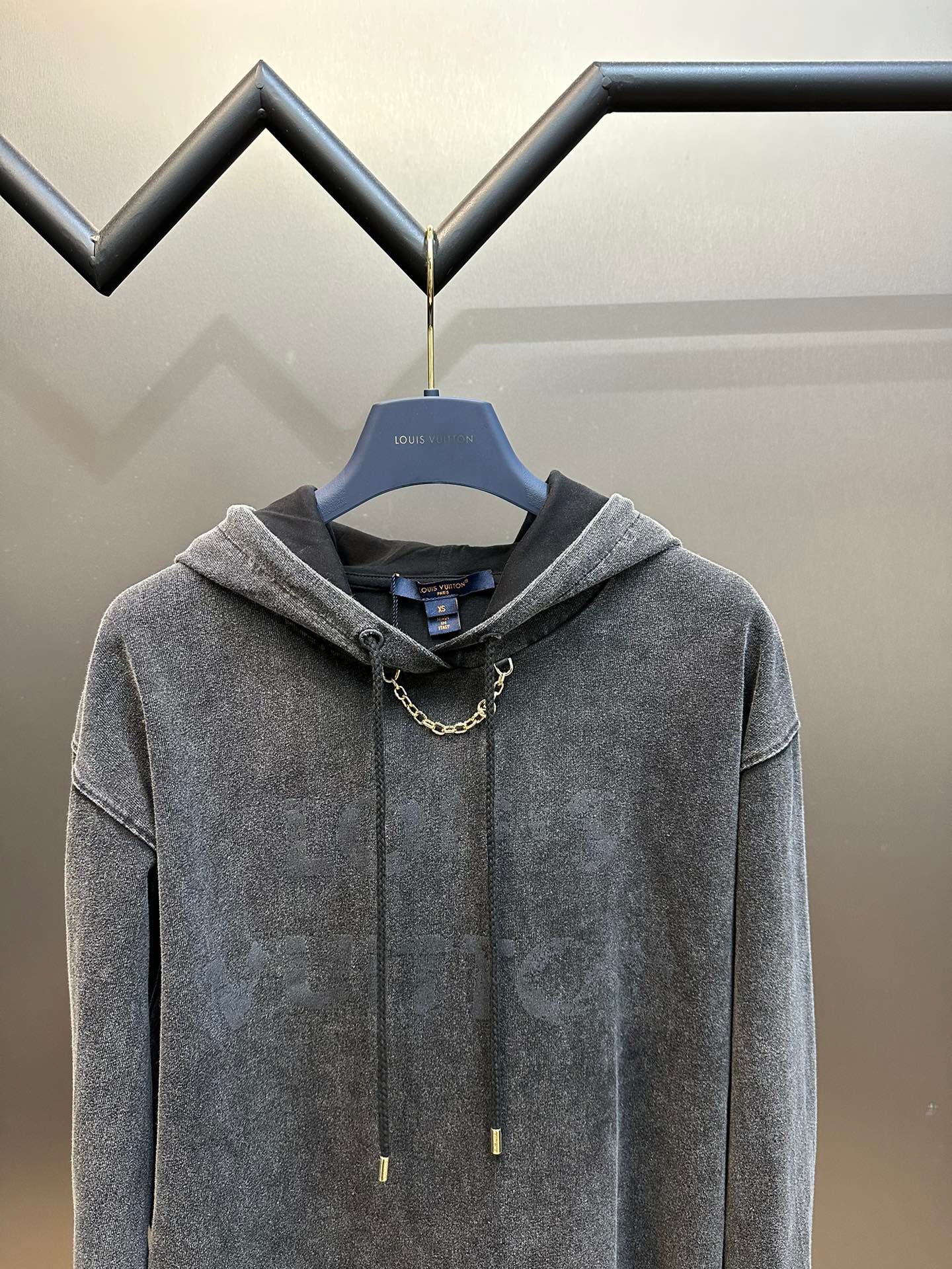 Chain washed distressed sweatshirt