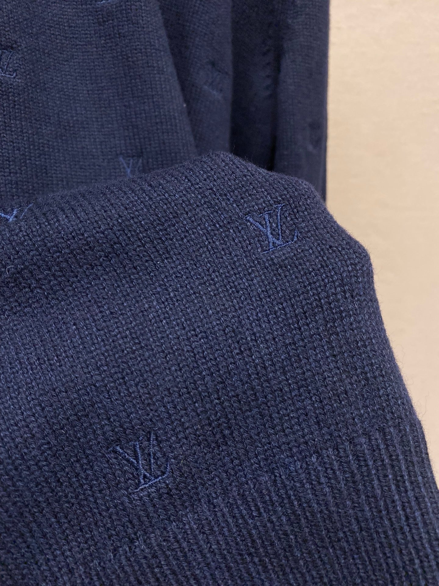 Small logo embroidered crew neck sweater