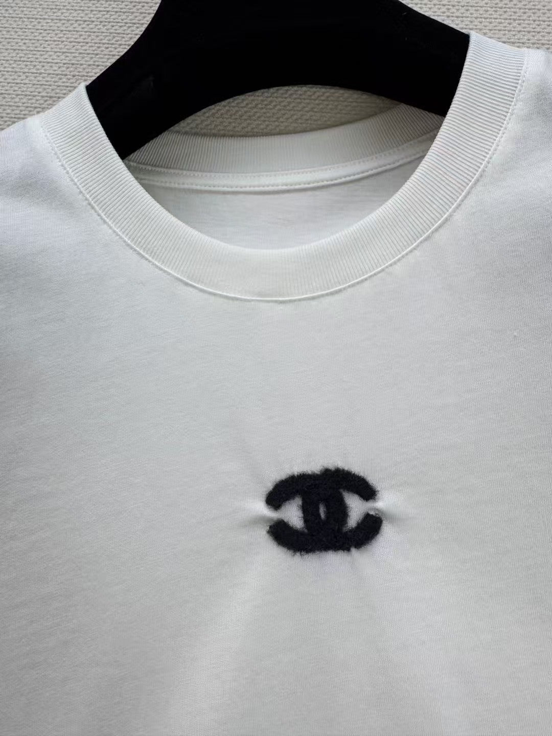 Three-dimensional embroidered Double C velvet T-shirt