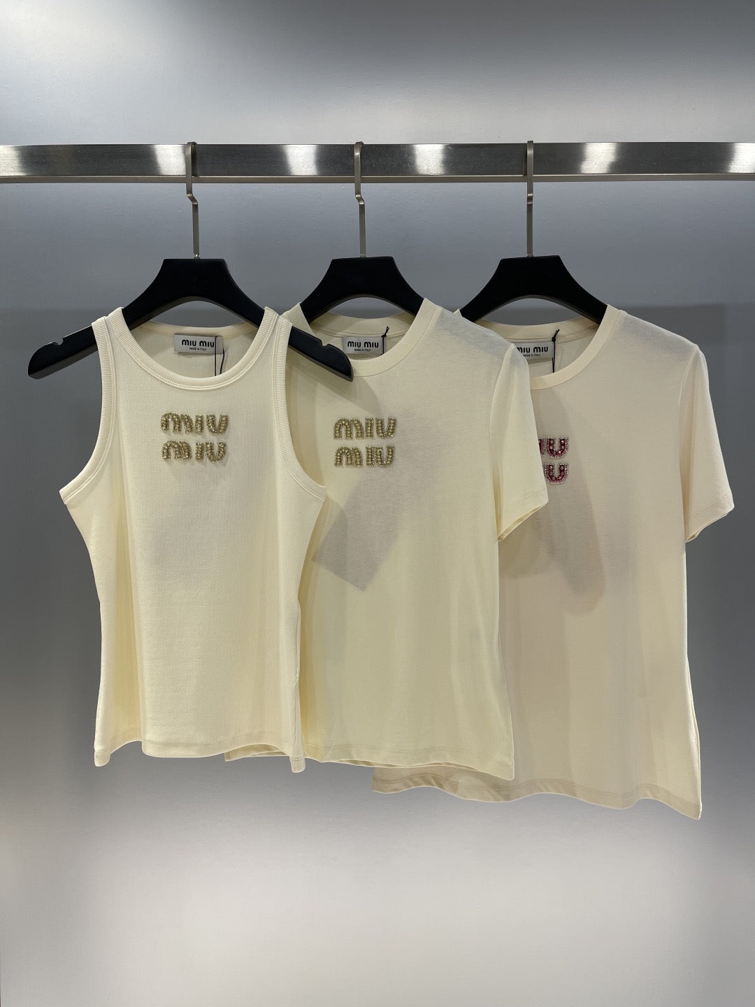 New style round neck T-shirt with pink rhinestone letters on the chest