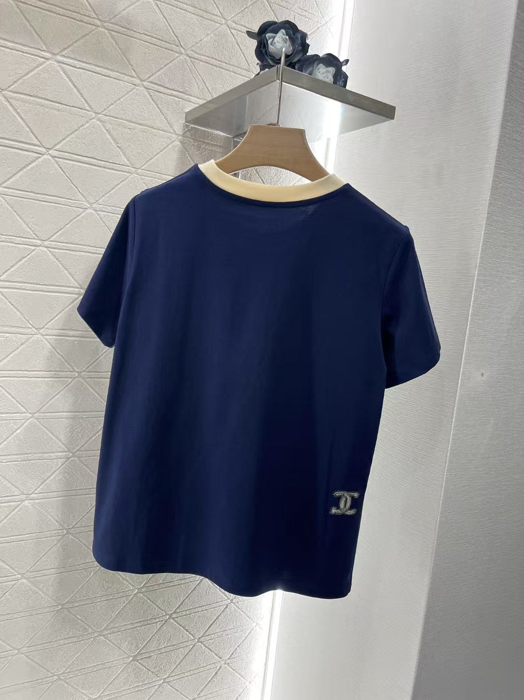 round neck embroidered t-shirt